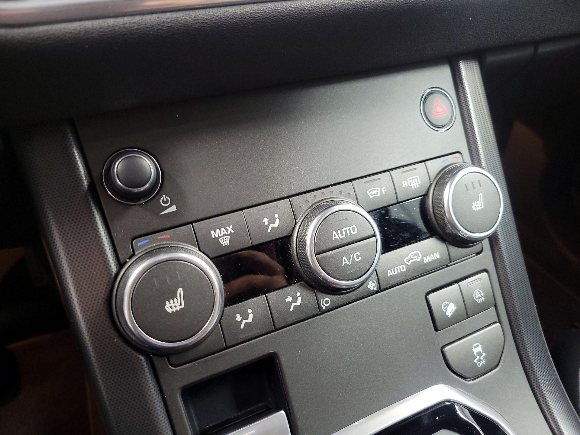 Thumbnail: 2019 Land Rover Range Rover Evoque - 15