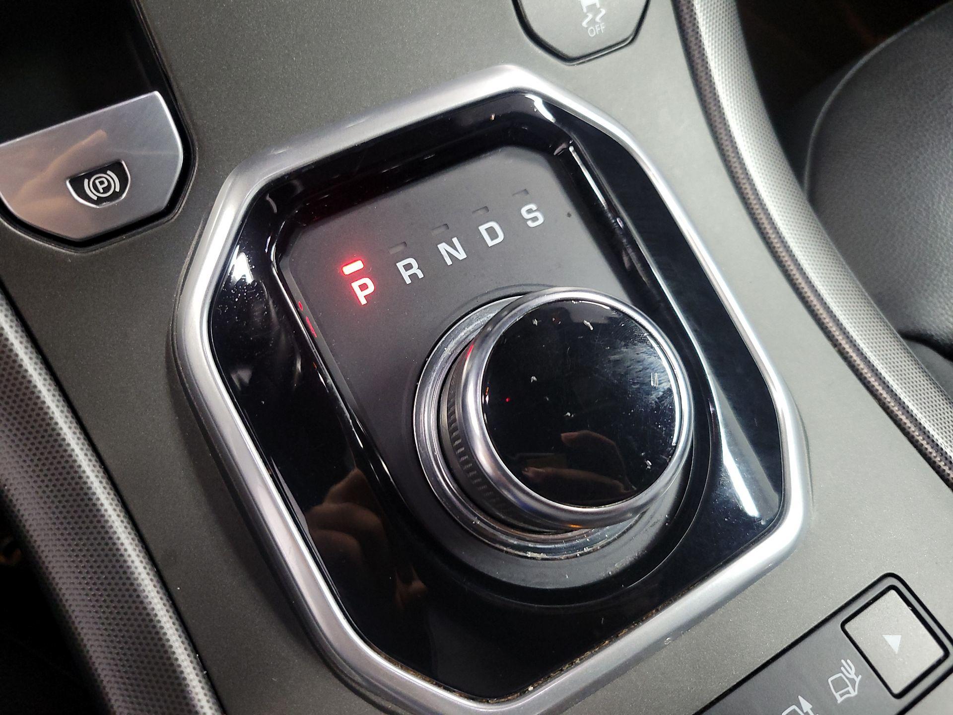 Thumbnail: 2019 Land Rover Range Rover Evoque - 16