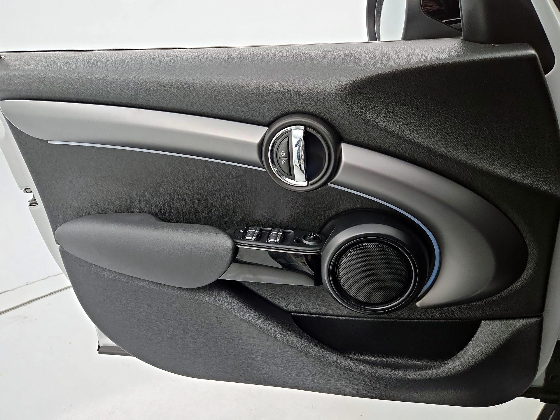 Thumbnail: 2022 MINI Cooper Hardtop - 12
