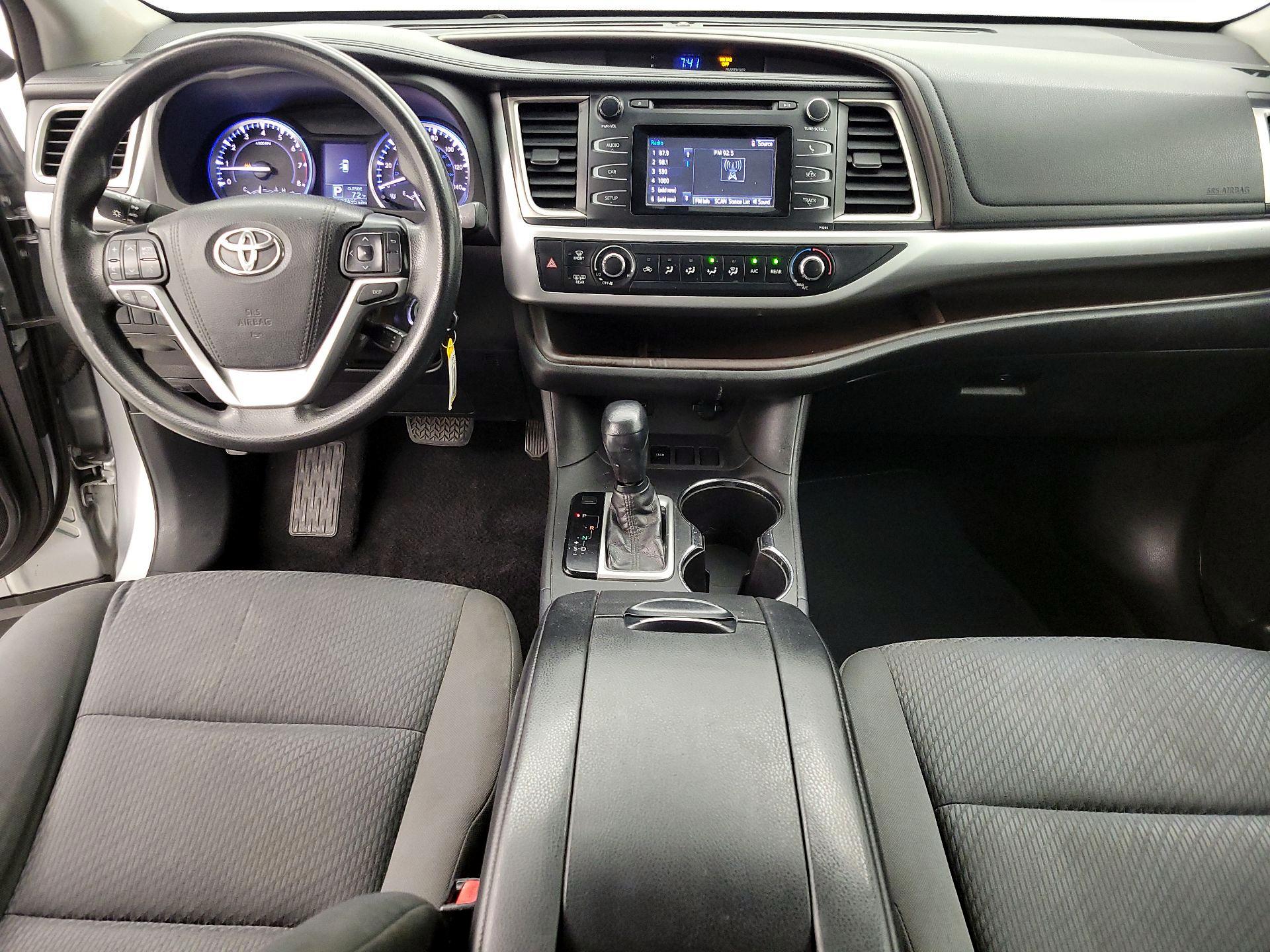 Thumbnail: 2016 Toyota Highlander - 9