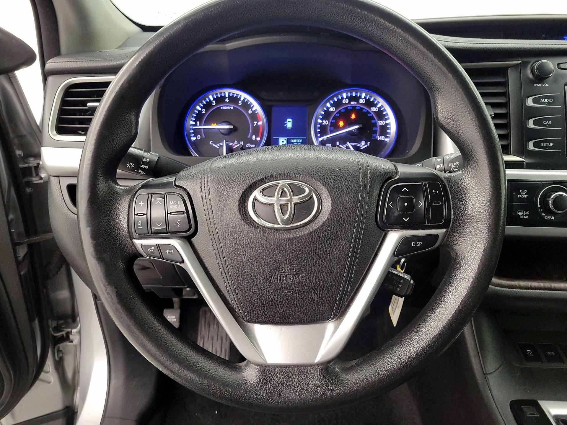 Thumbnail: 2016 Toyota Highlander - 10