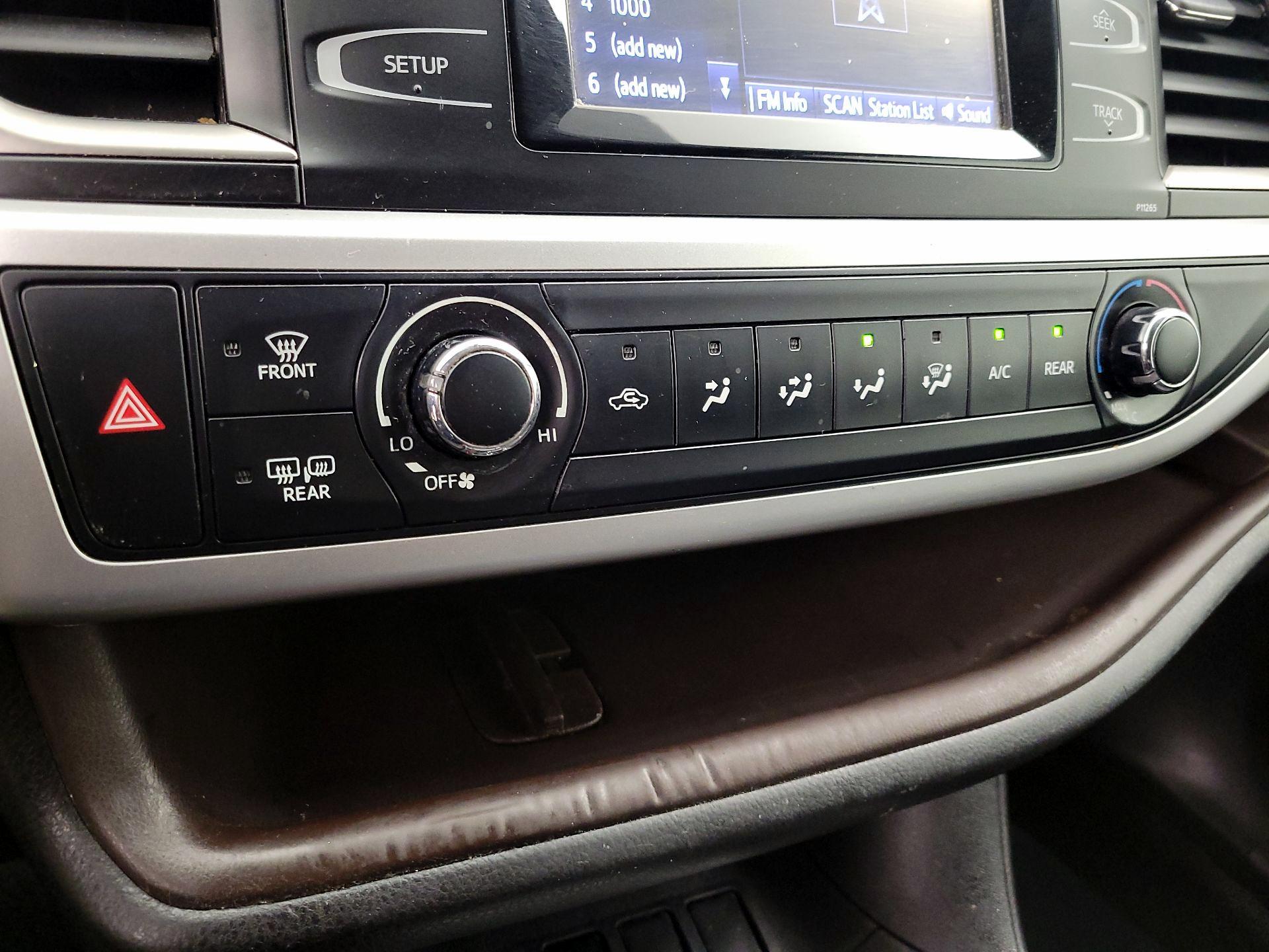 Thumbnail: 2016 Toyota Highlander - 16