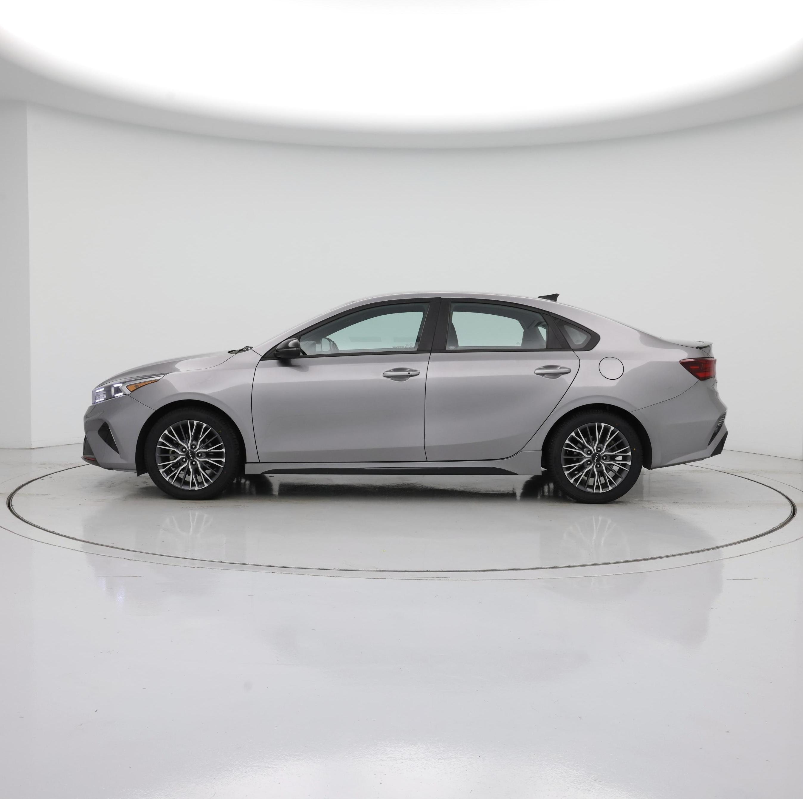 Thumbnail: 2023 Kia Forte - 3