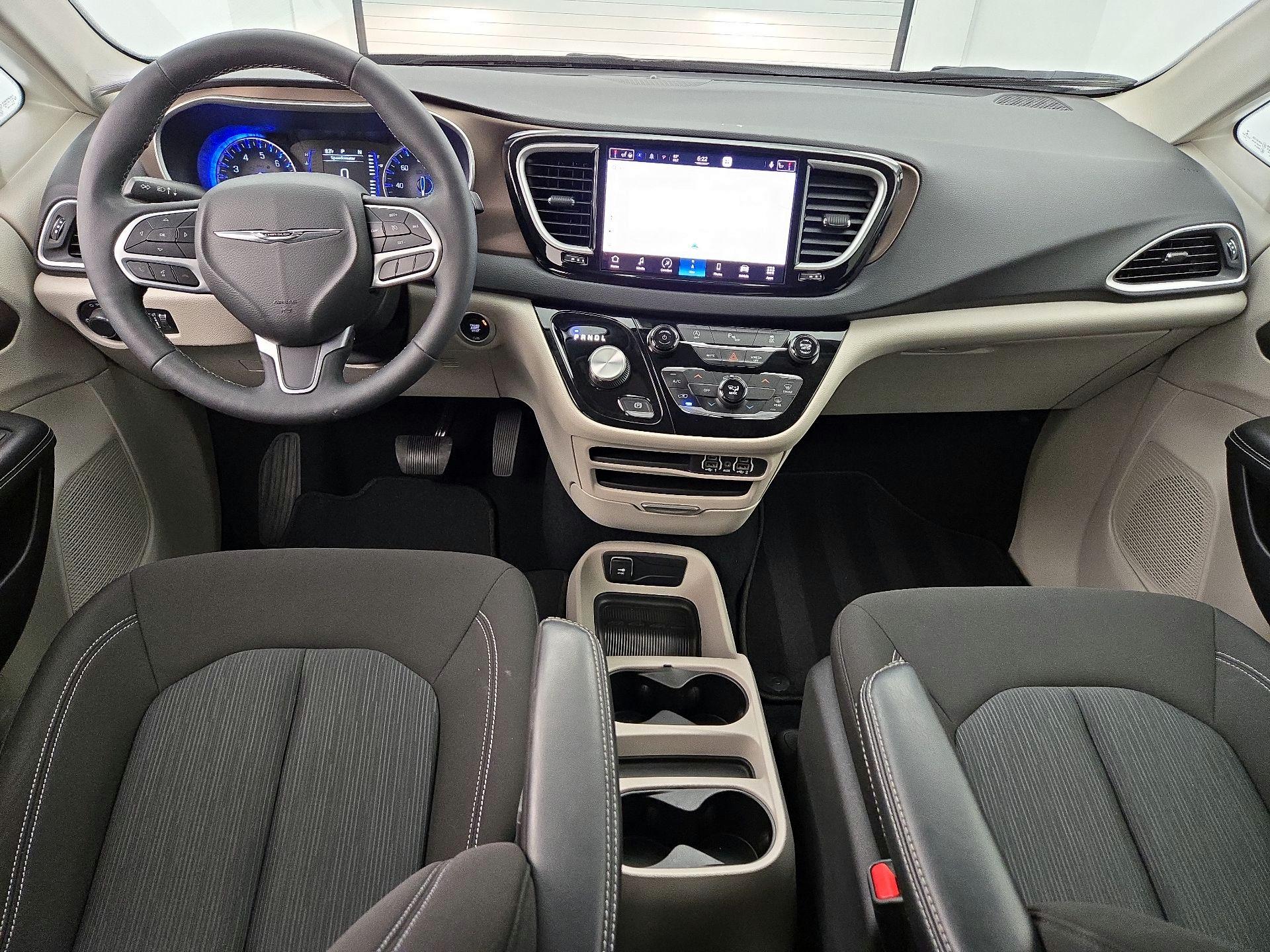 Thumbnail: 2022 Chrysler Voyager - 9