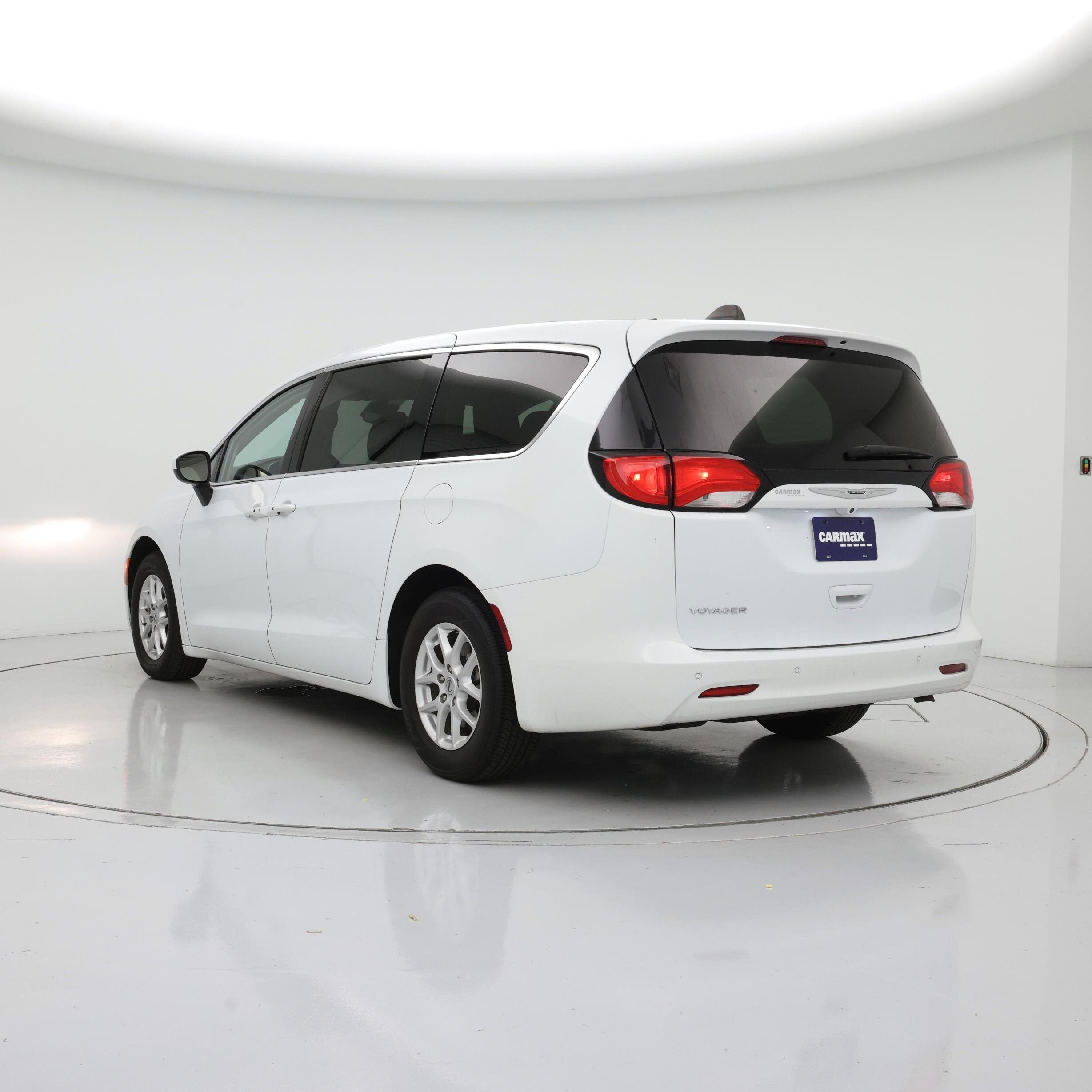 Thumbnail: 2022 Chrysler Voyager - 2
