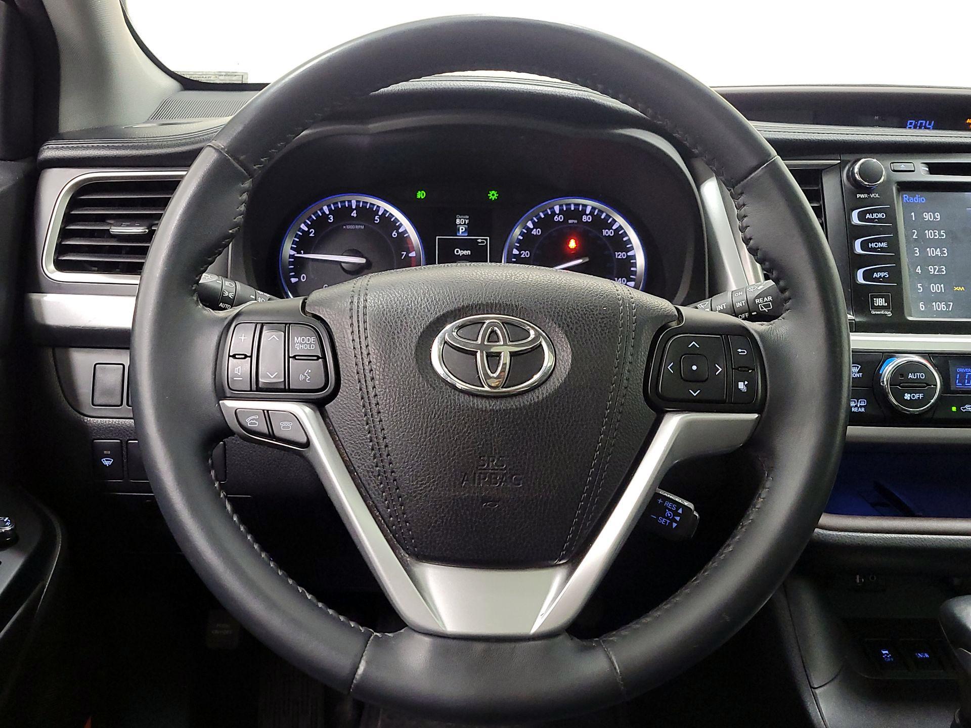 Thumbnail: 2016 Toyota Highlander - 10