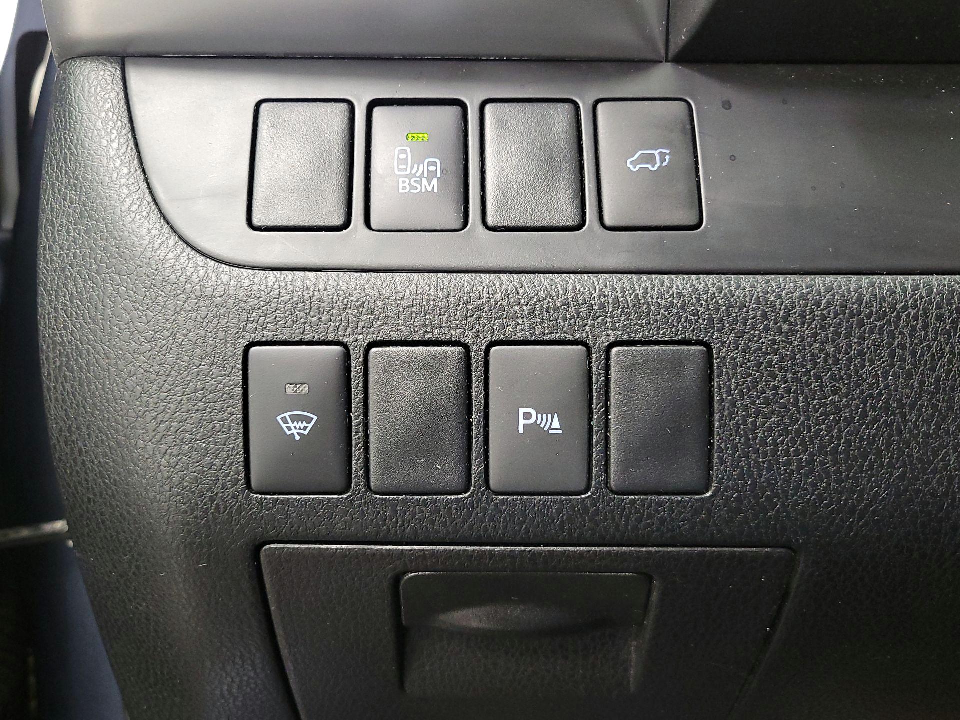 Thumbnail: 2016 Toyota Highlander - 13