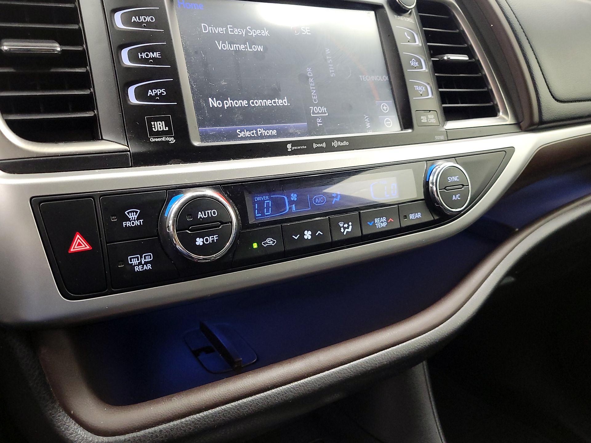 Thumbnail: 2016 Toyota Highlander - 16