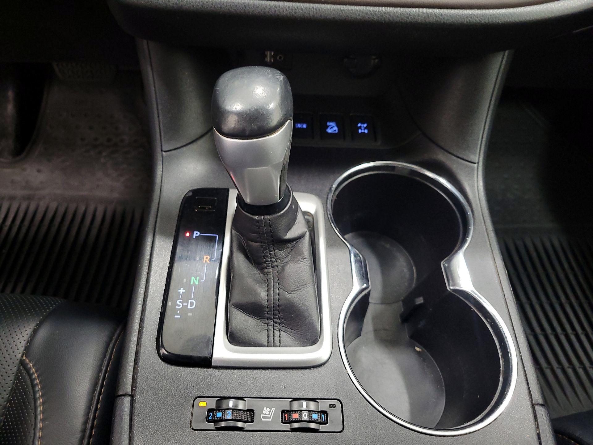Thumbnail: 2016 Toyota Highlander - 17