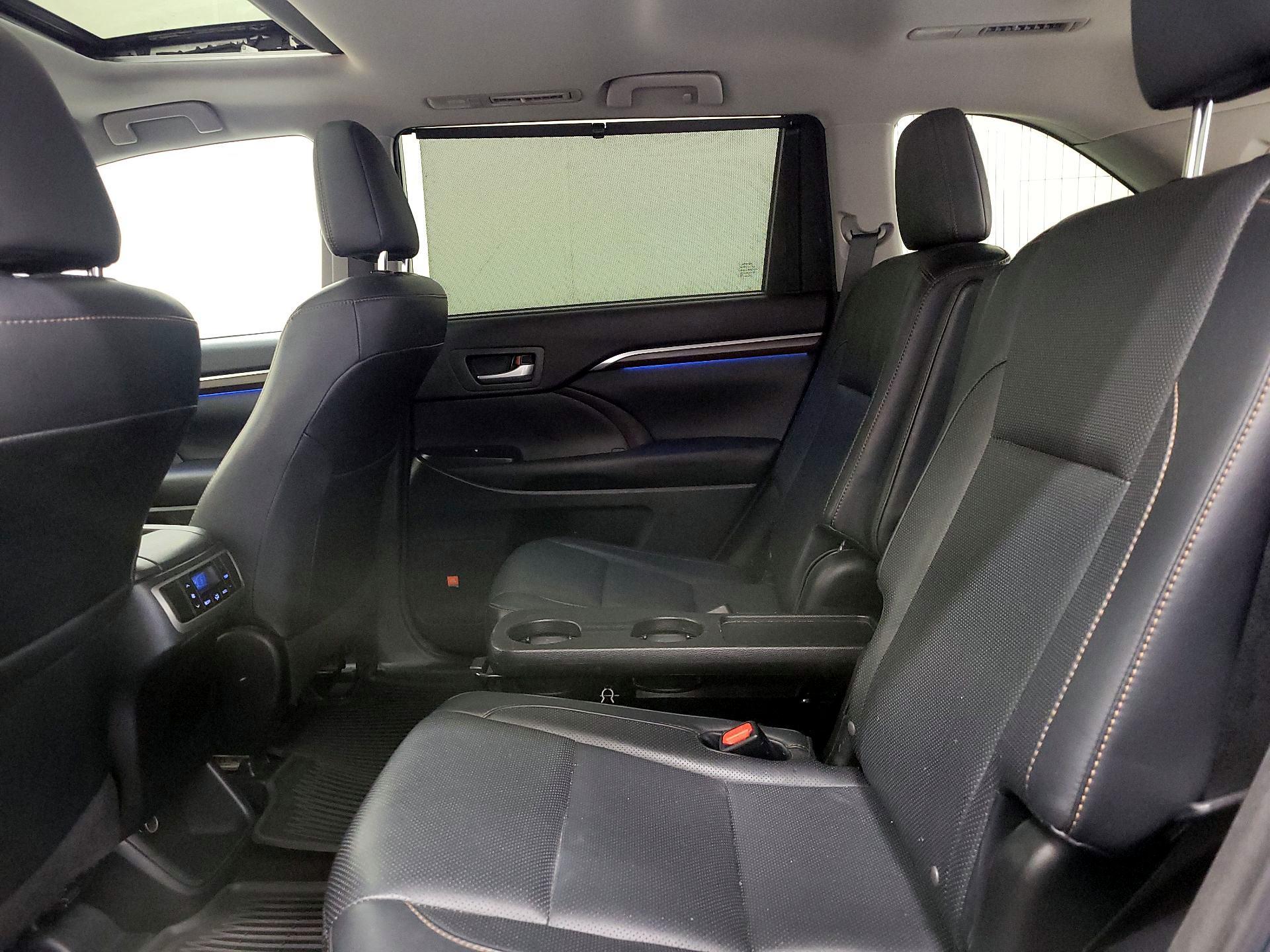 Thumbnail: 2016 Toyota Highlander - 20