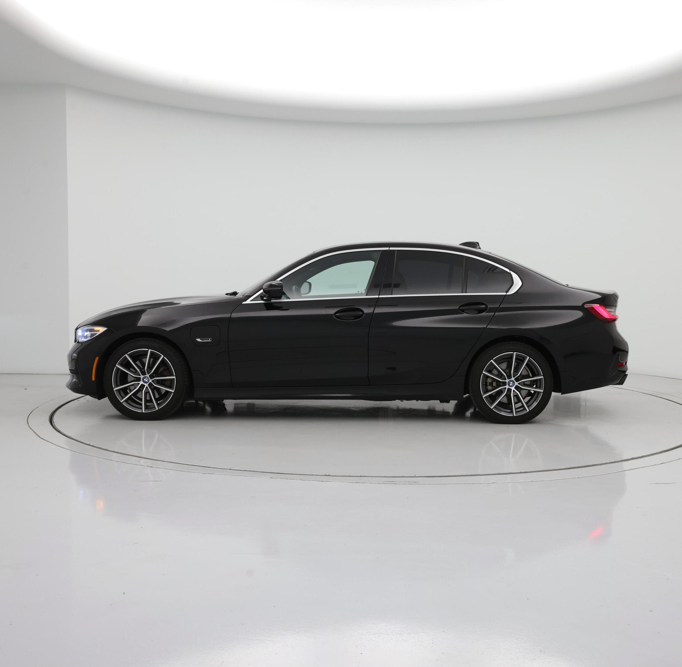 Thumbnail: 2022 BMW 3 Series - 3