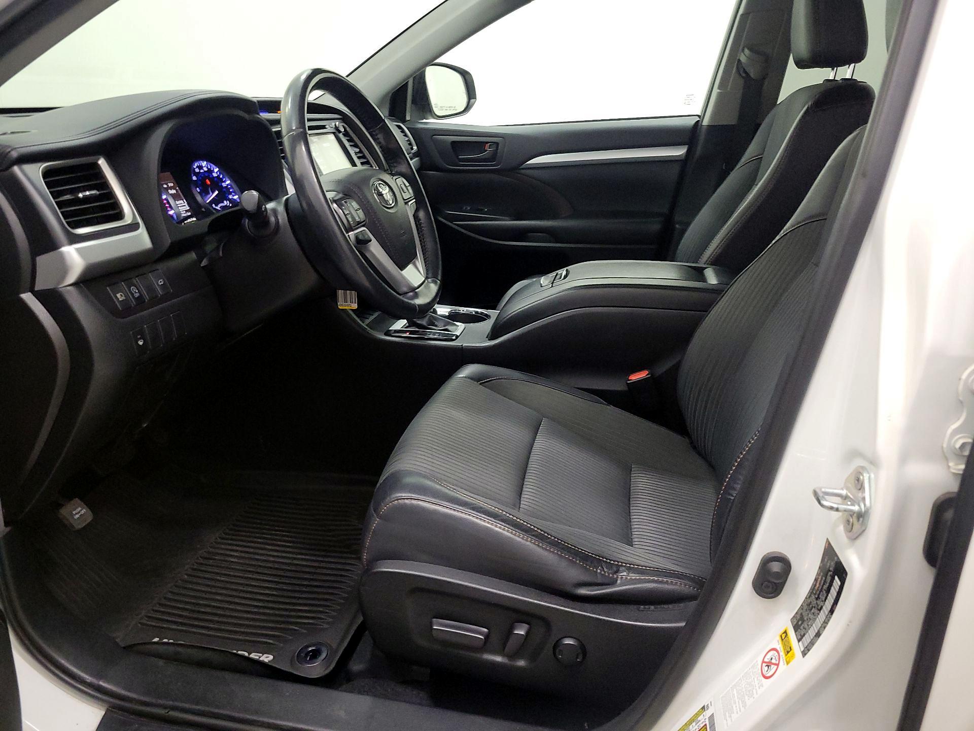 Thumbnail: 2019 Toyota Highlander - 11