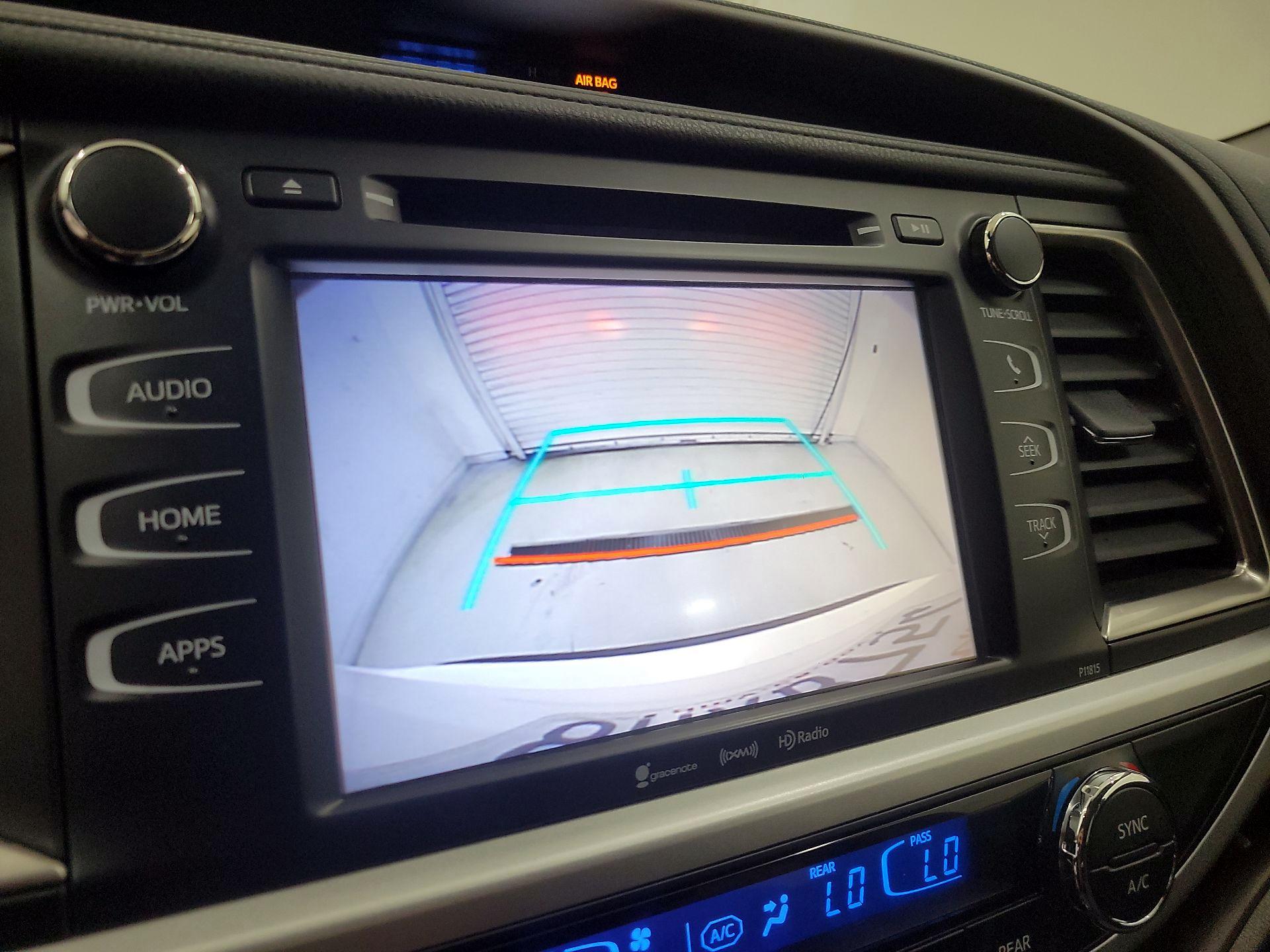 Thumbnail: 2019 Toyota Highlander - 14
