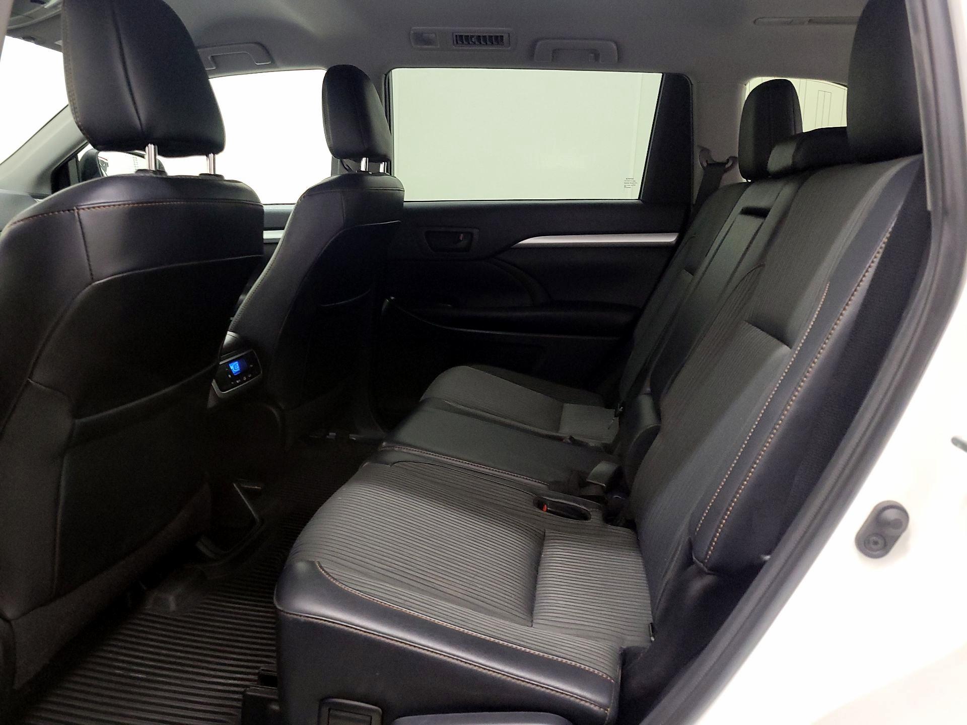 Thumbnail: 2019 Toyota Highlander - 18
