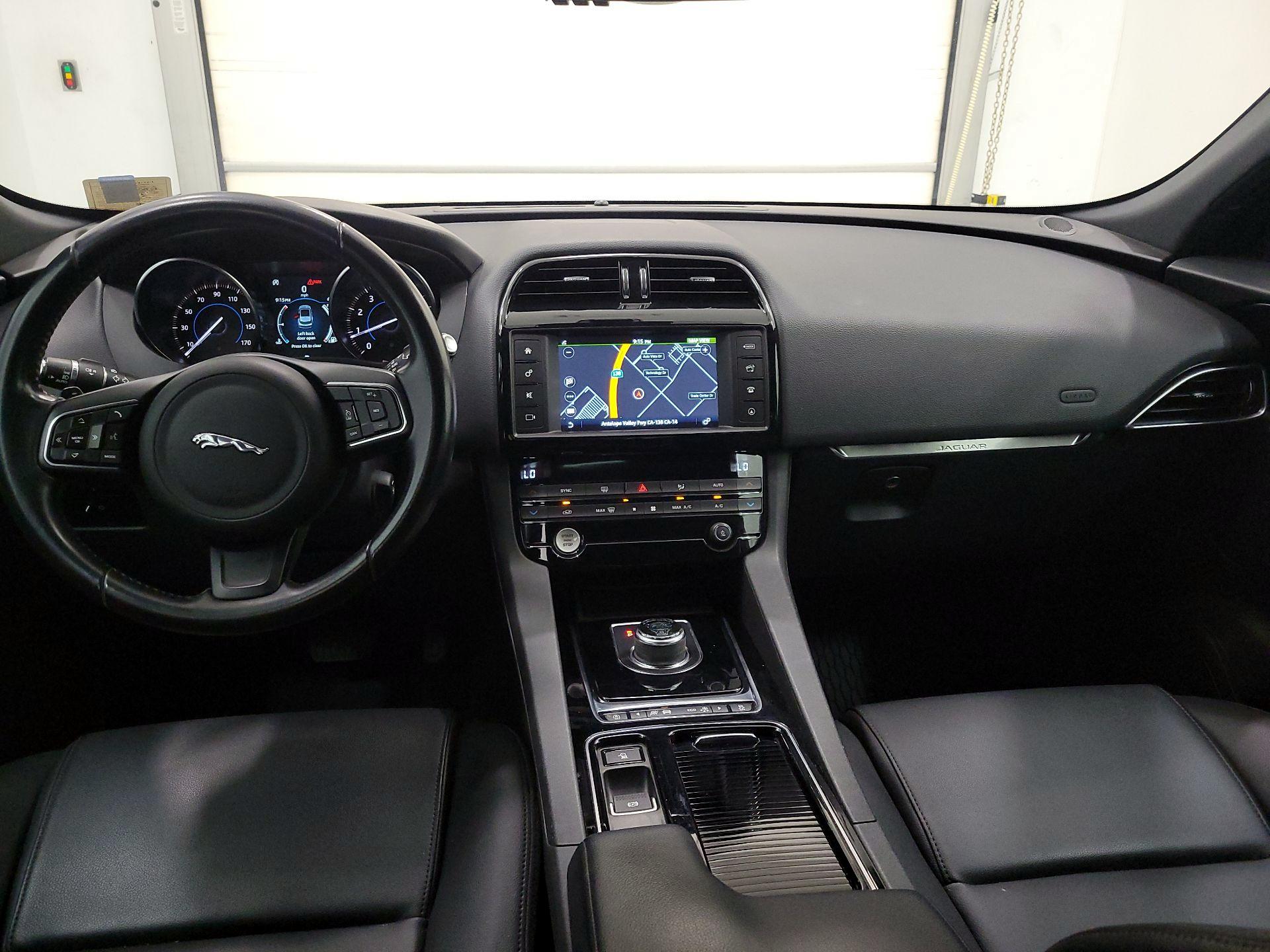Thumbnail: 2018 Jaguar F-Pace - 9