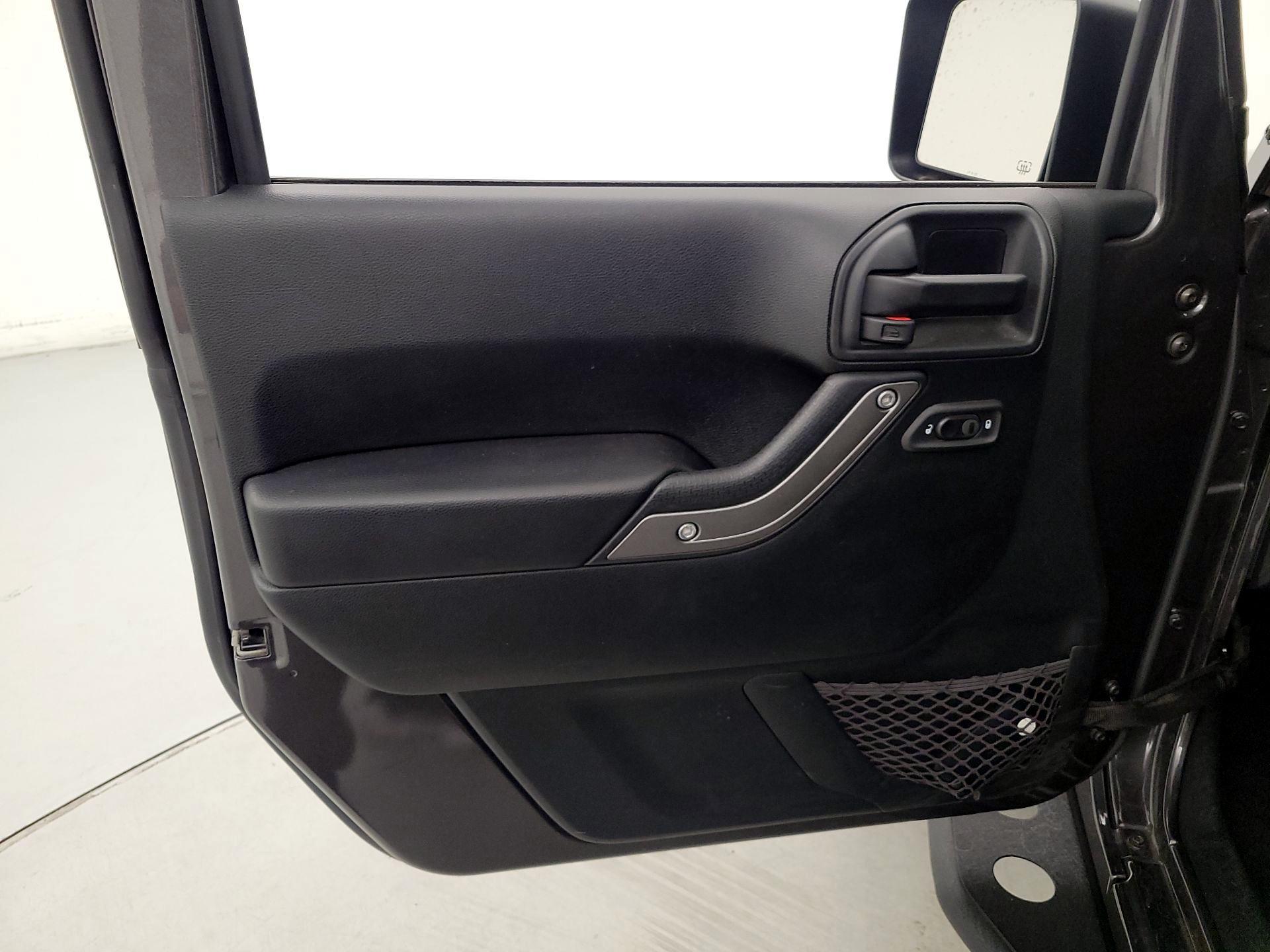 Thumbnail: 2017 Jeep Wrangler - 12