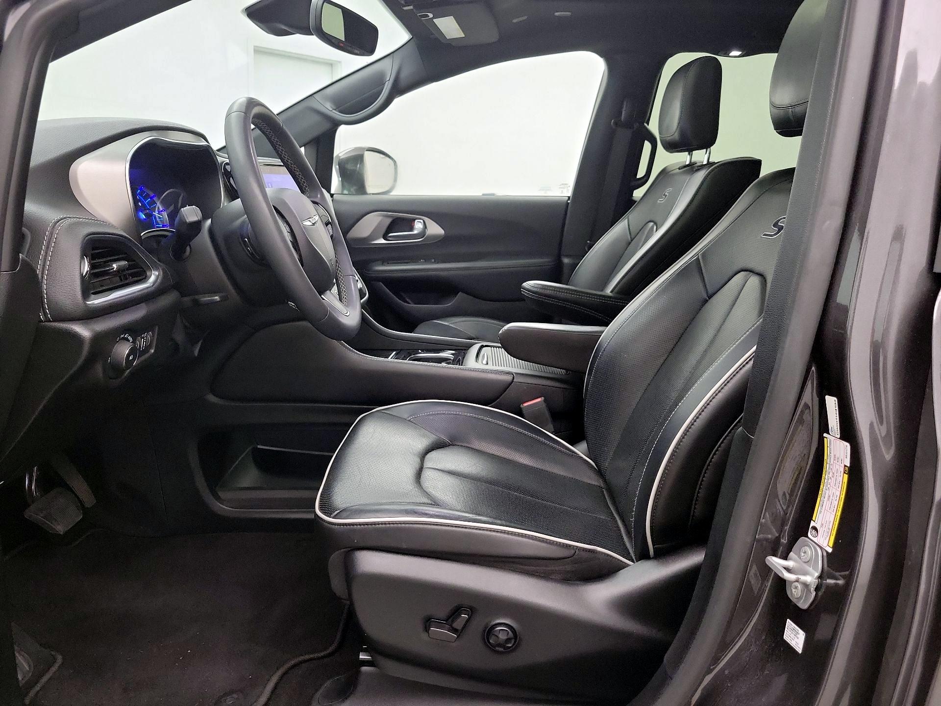 Thumbnail: 2022 Chrysler Pacifica - 11