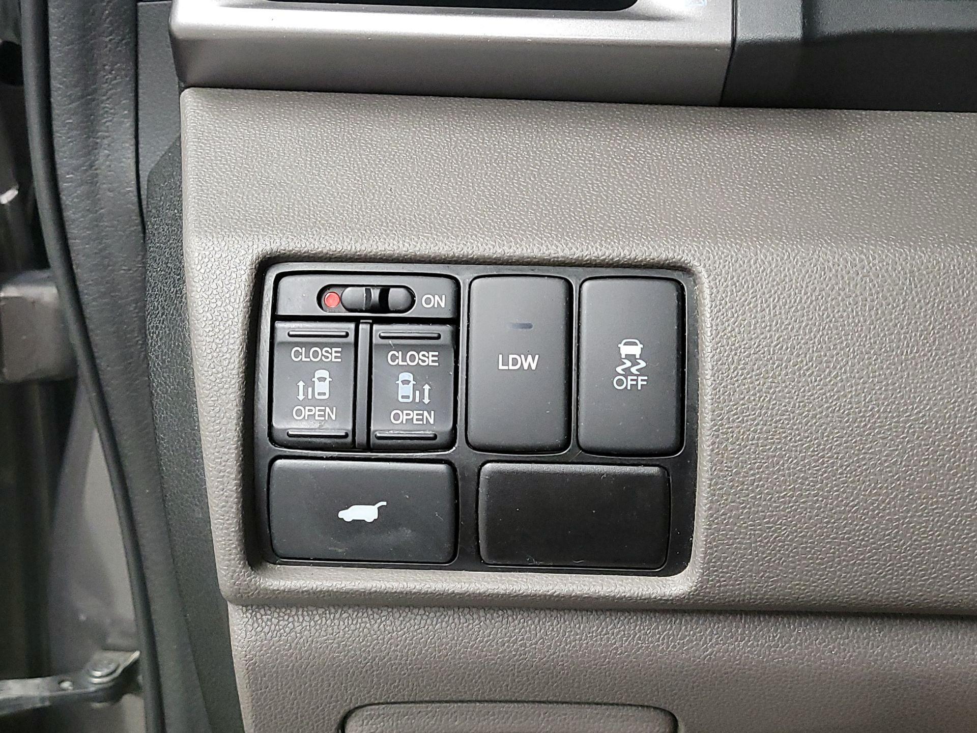 Thumbnail: 2015 Honda Odyssey - 13