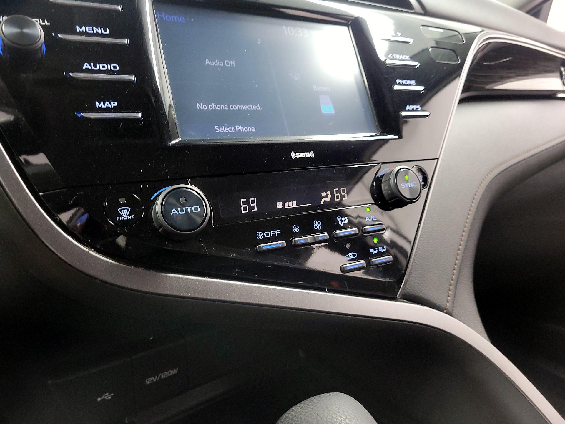 Thumbnail: 2020 Toyota Camry - 15