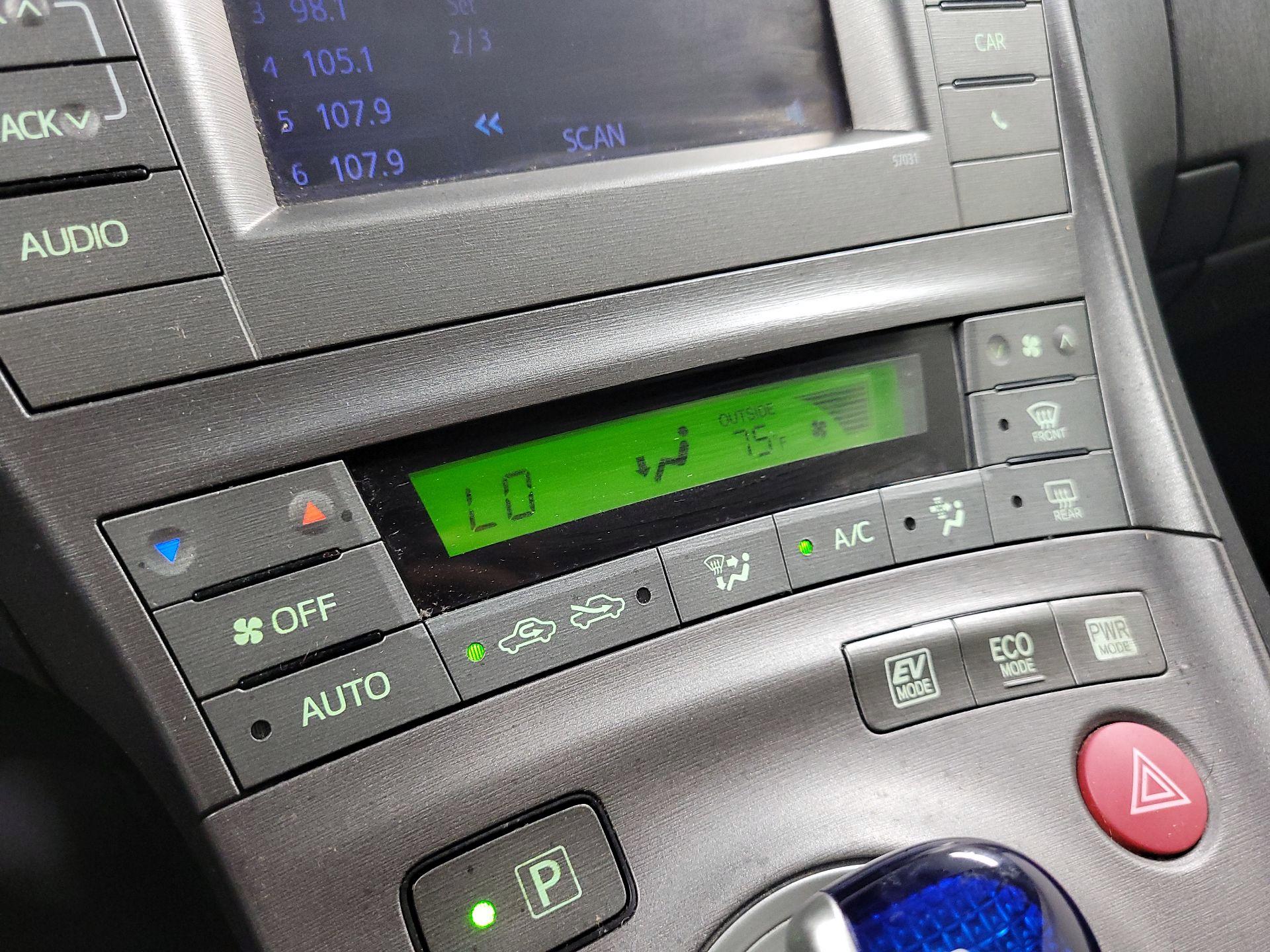 Thumbnail: 2014 Toyota Prius - 15