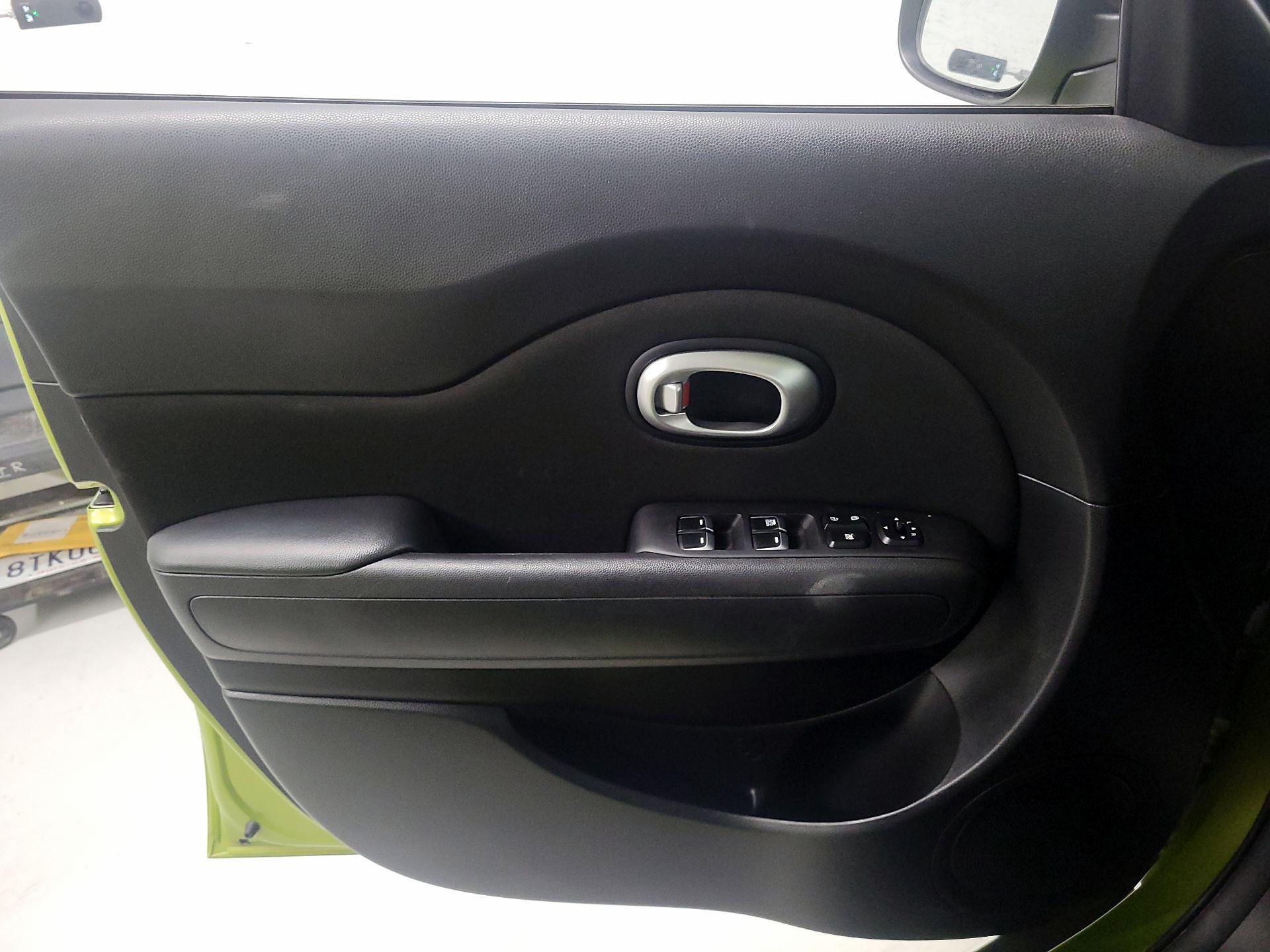 Thumbnail: 2017 Kia Soul - 12