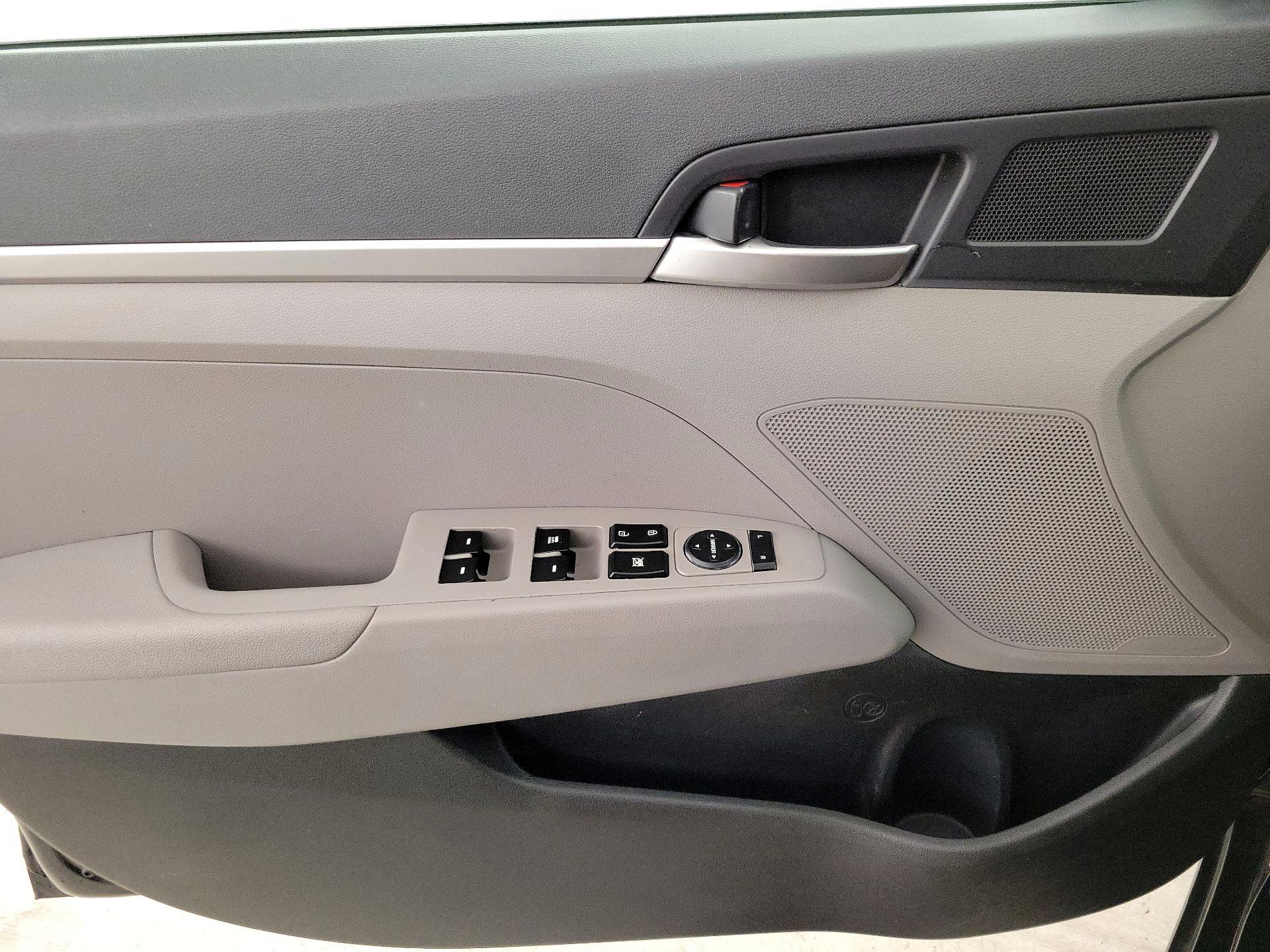 Thumbnail: 2019 Hyundai Elantra - 12