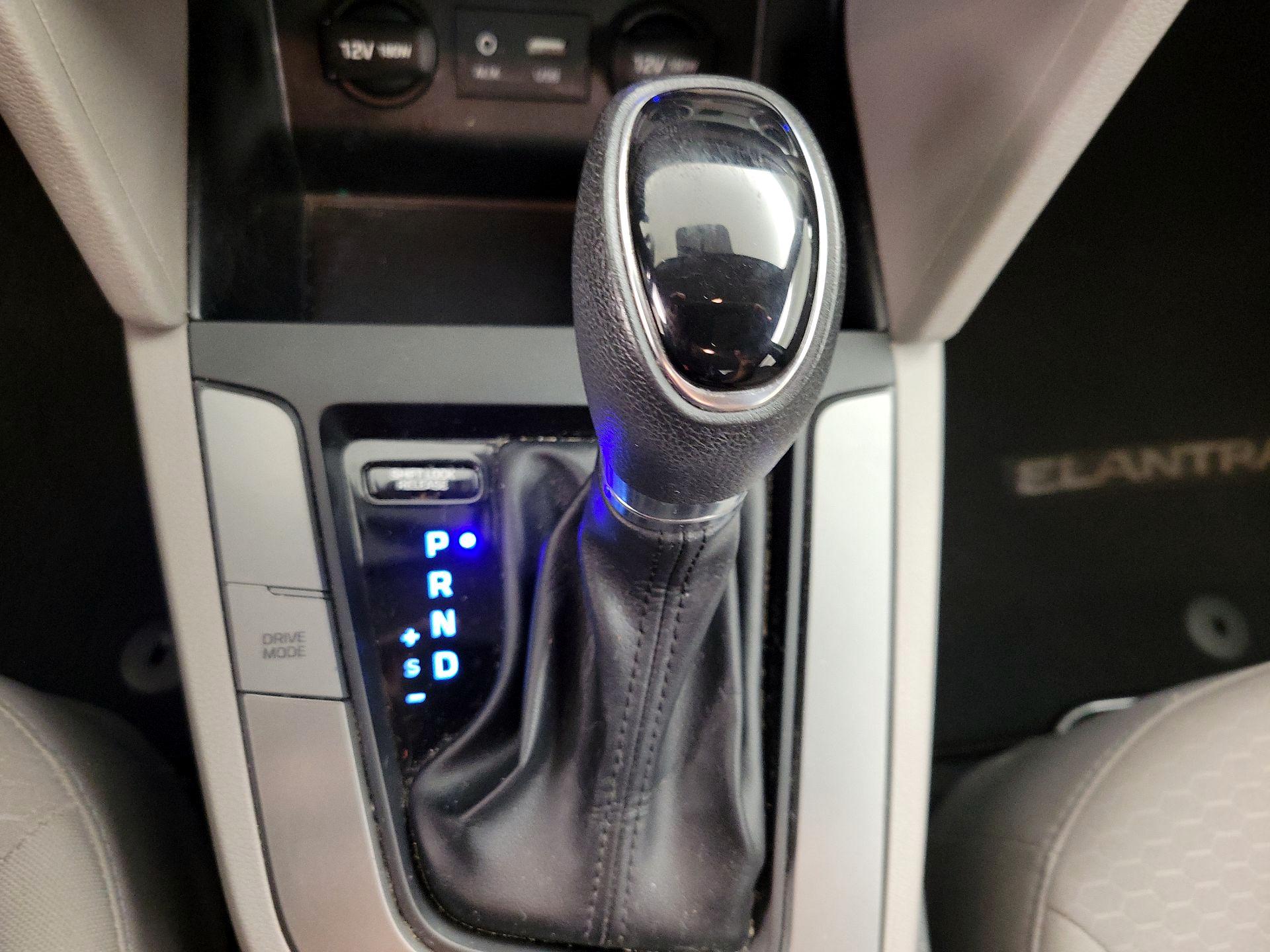 Thumbnail: 2019 Hyundai Elantra - 17