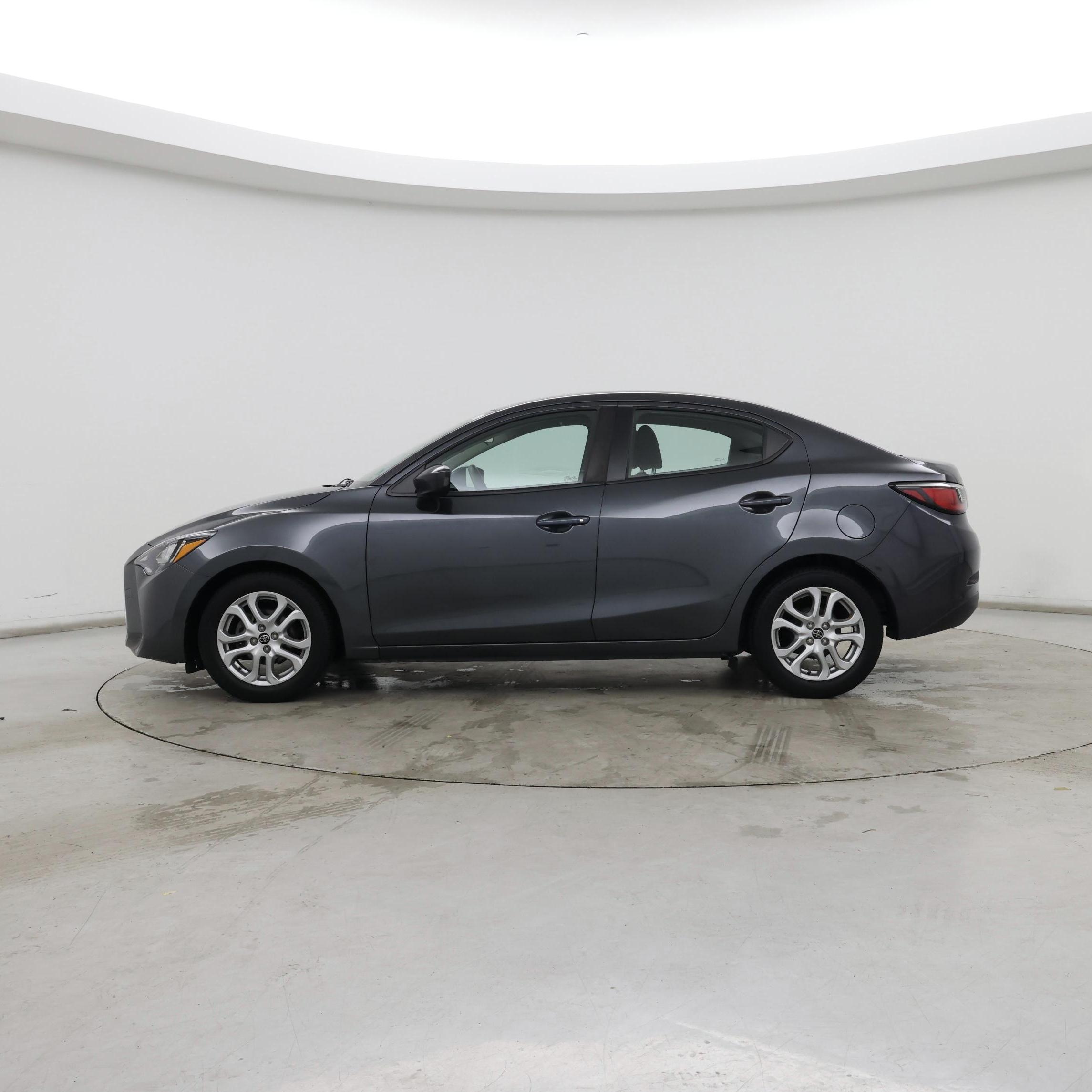Thumbnail: 2018 Toyota Yaris iA - 3