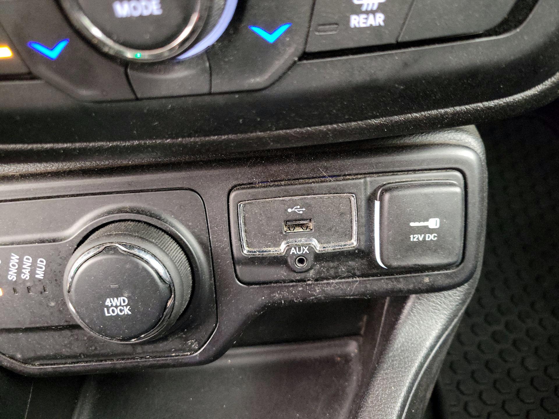 Thumbnail: 2018 Jeep Renegade - 18