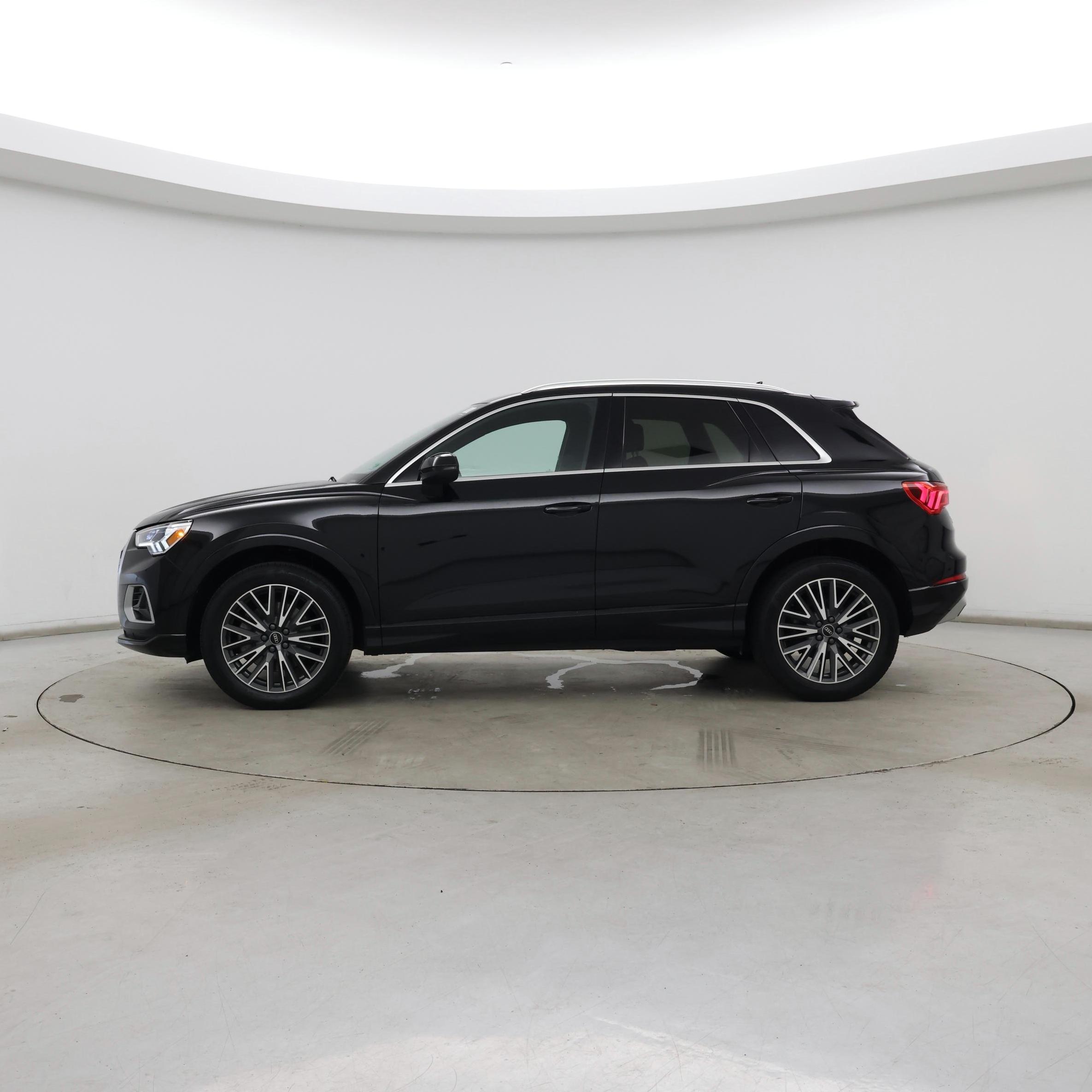 Thumbnail: 2021 Audi Q3 - 3