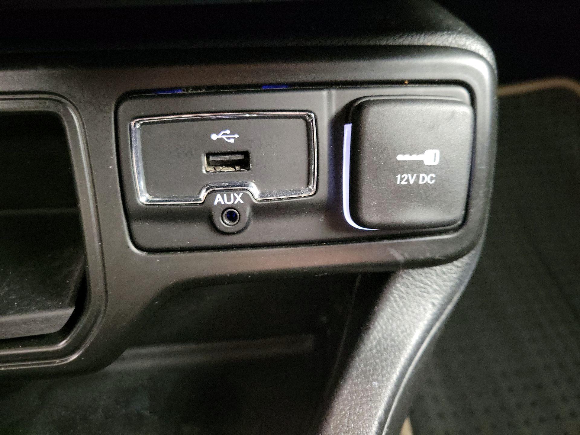 Thumbnail: 2018 Jeep Renegade - 19