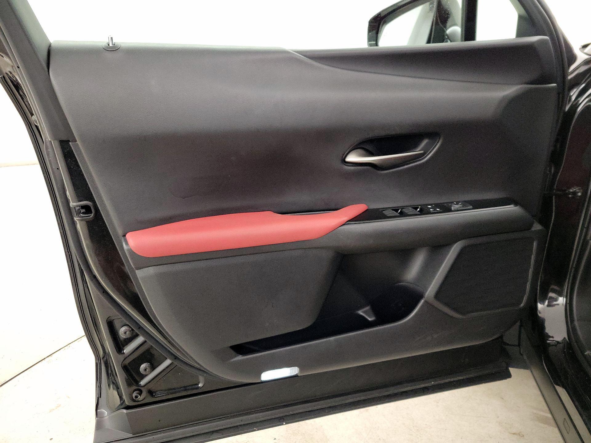 Thumbnail: 2019 Lexus UX - 12