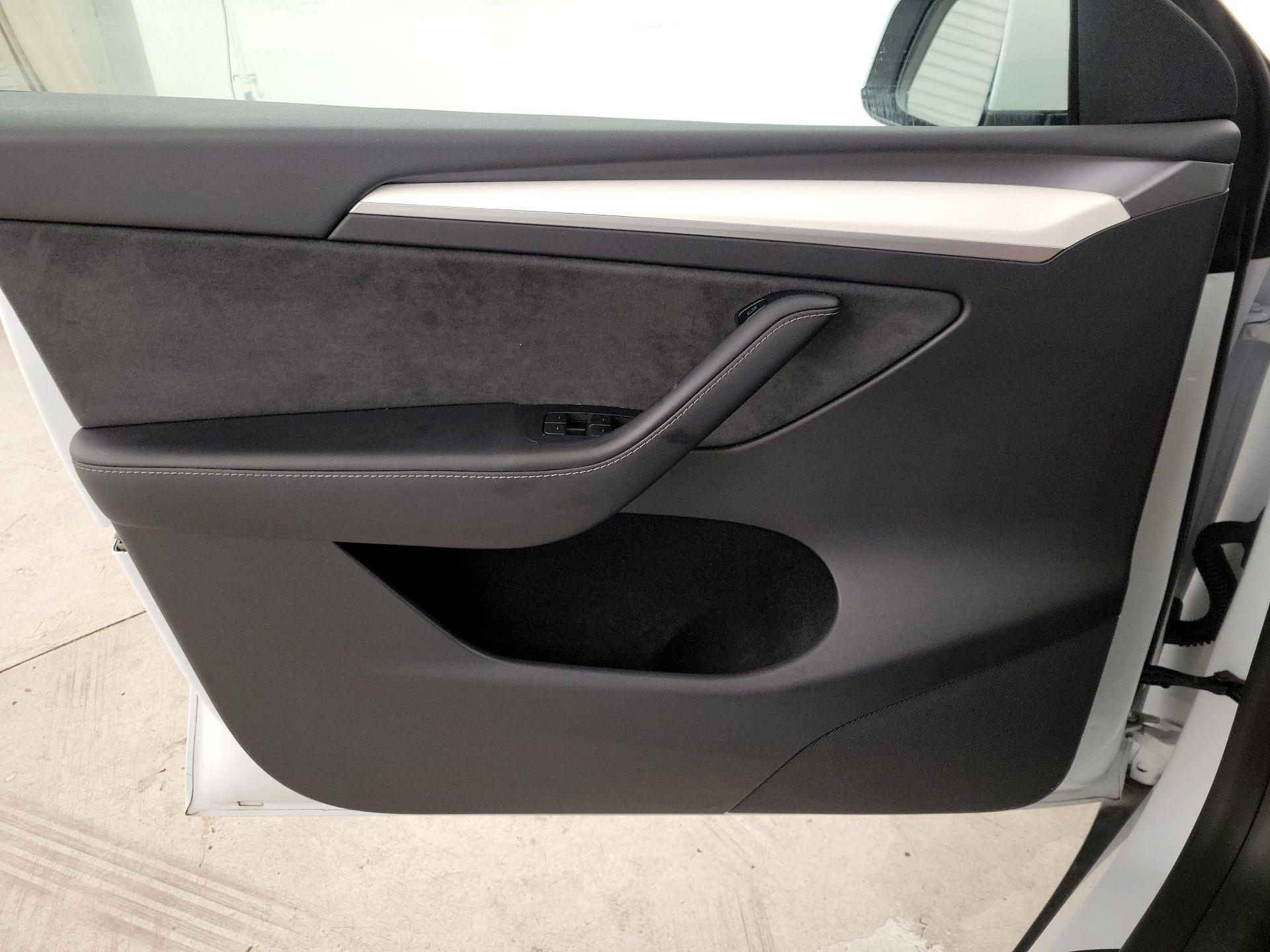 Thumbnail: 2022 Tesla Model Y - 12