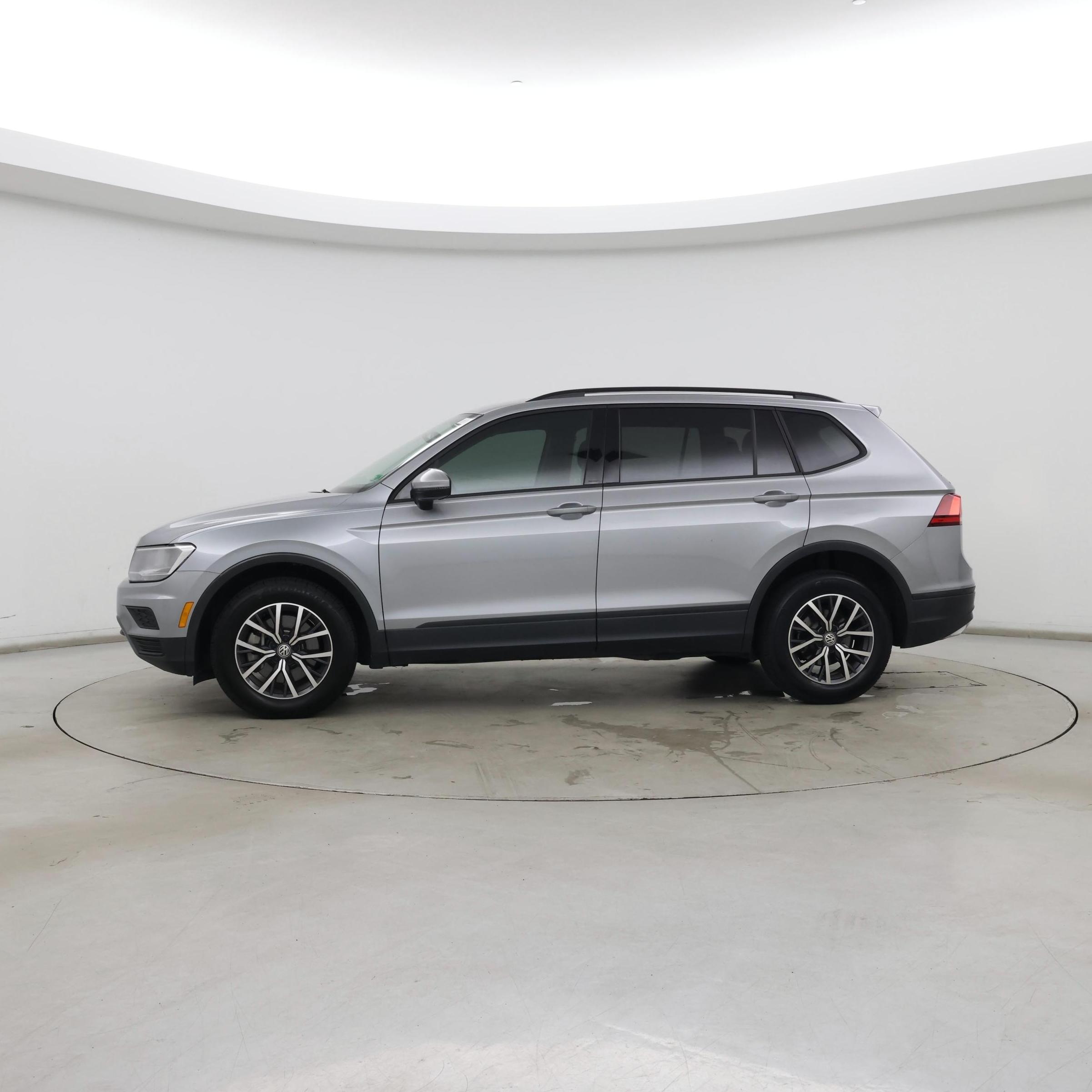 Thumbnail: 2021 Volkswagen Tiguan - 3
