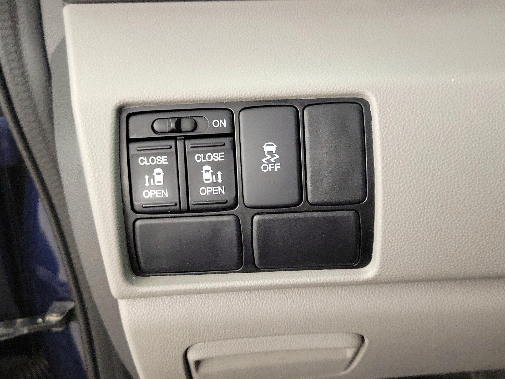 Thumbnail: 2016 Honda Odyssey - 13