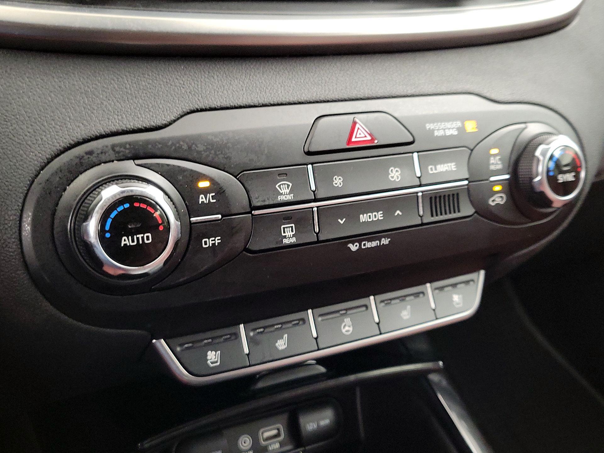 Thumbnail: 2017 Kia Sorento - 17