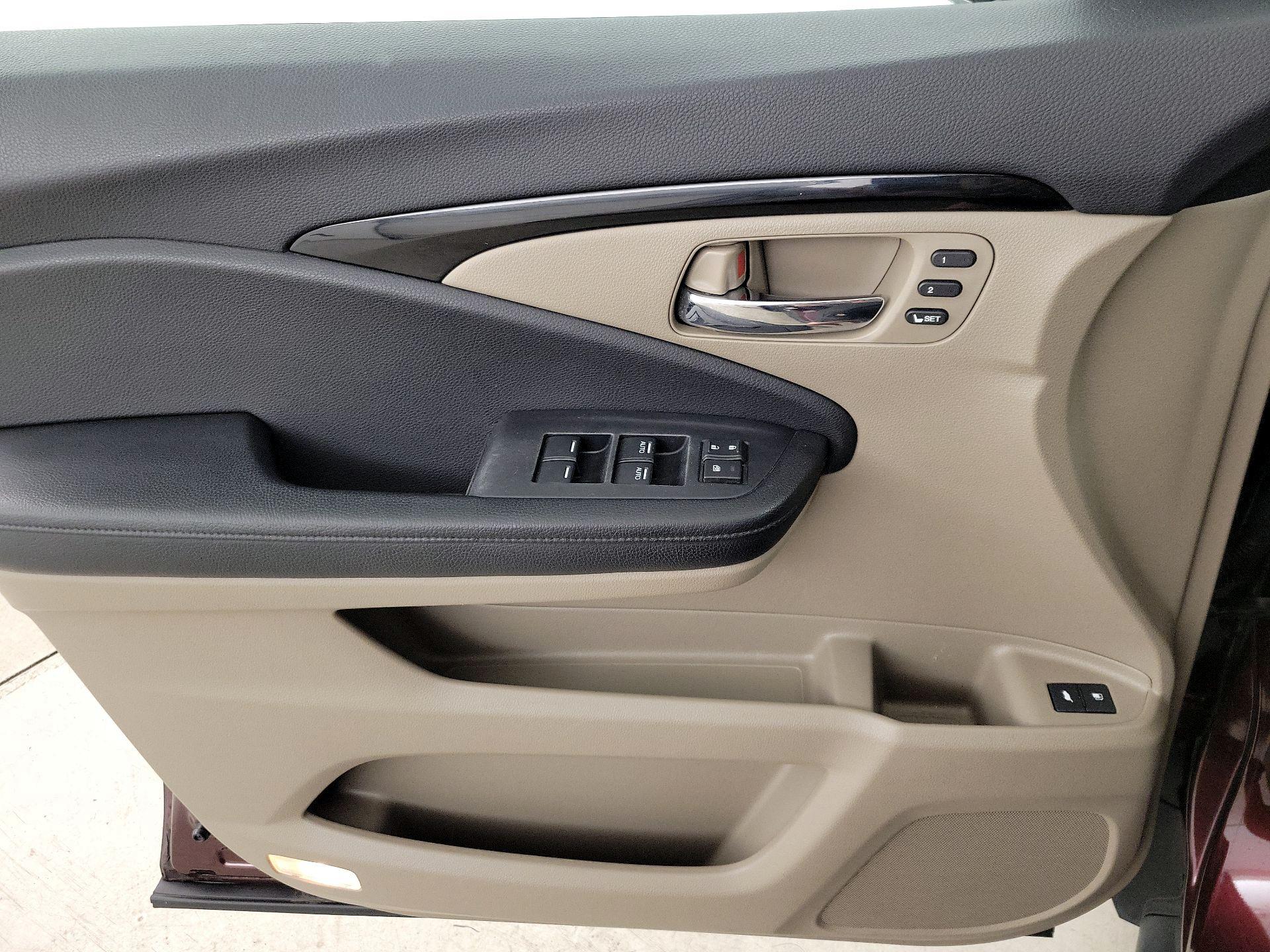 Thumbnail: 2016 Honda Pilot - 12