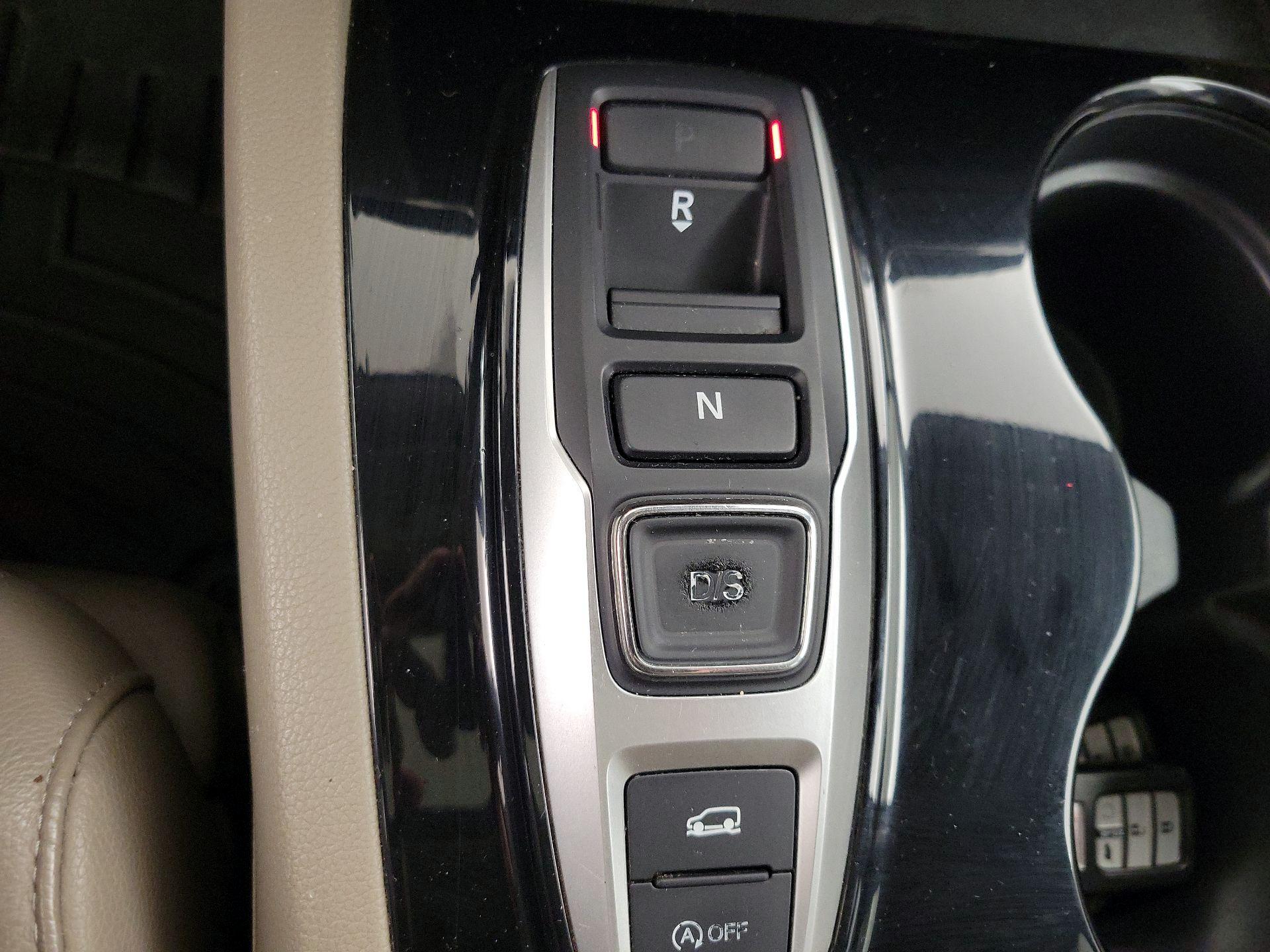 Thumbnail: 2016 Honda Pilot - 18