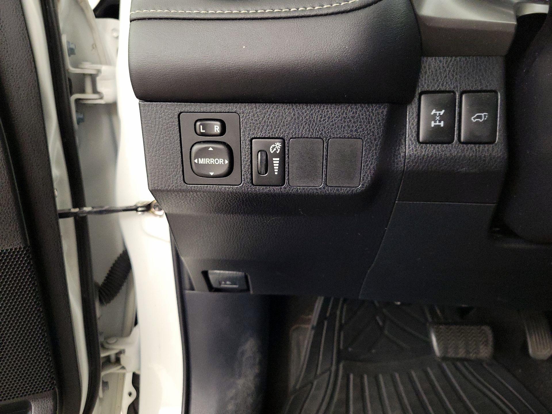 Thumbnail: 2016 Toyota RAV4 - 13