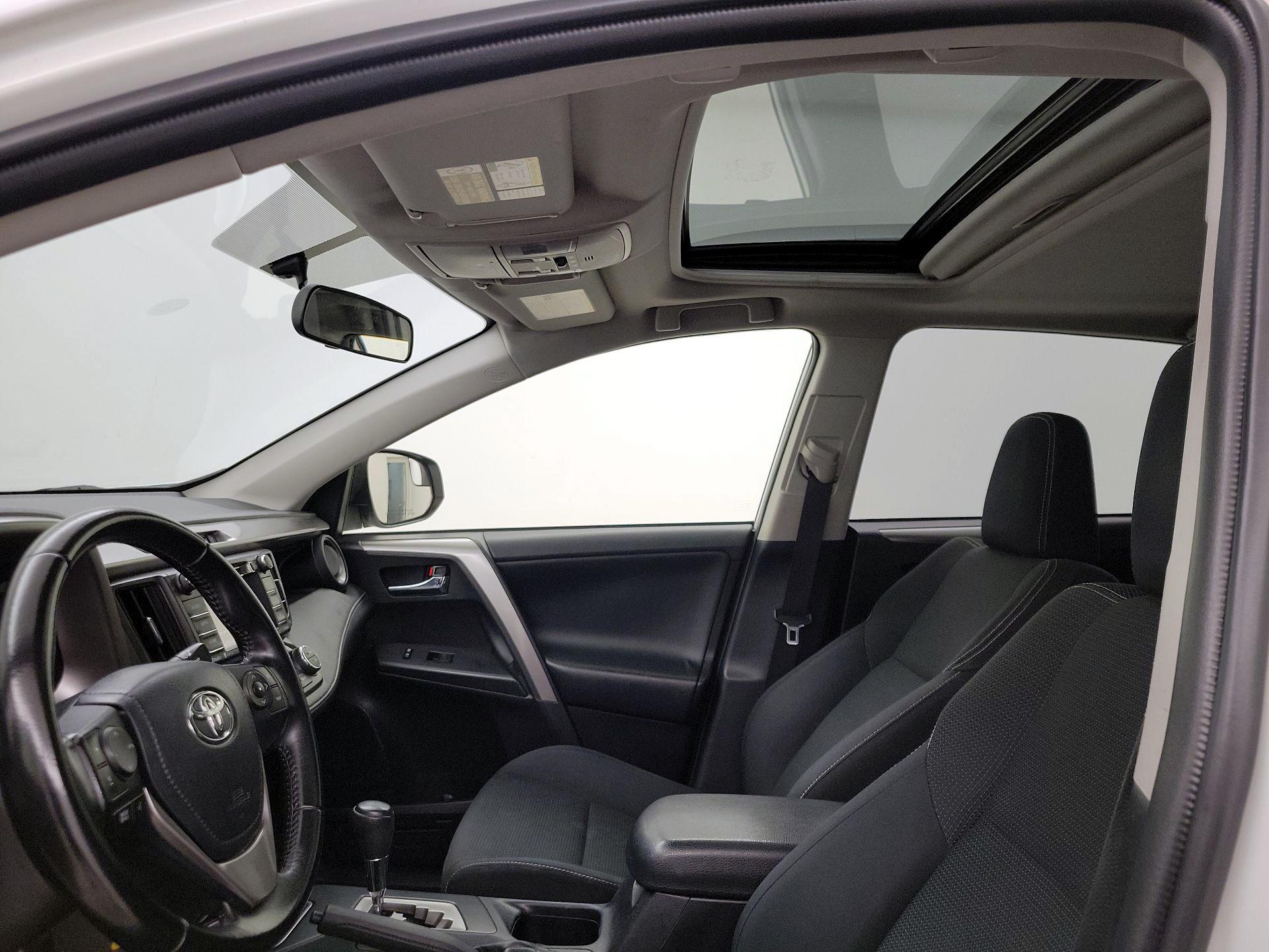 Thumbnail: 2016 Toyota RAV4 - 19