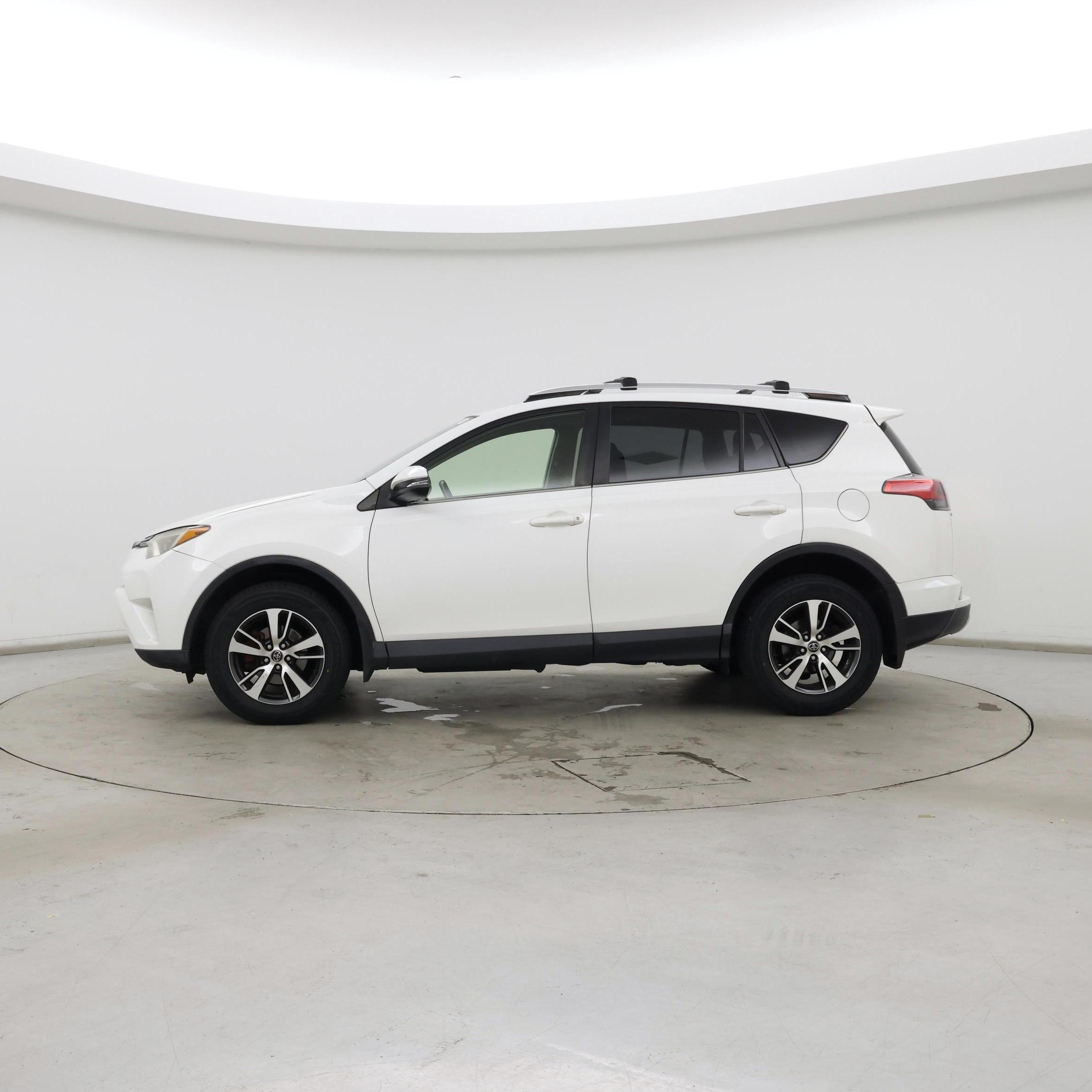 Thumbnail: 2016 Toyota RAV4 - 3