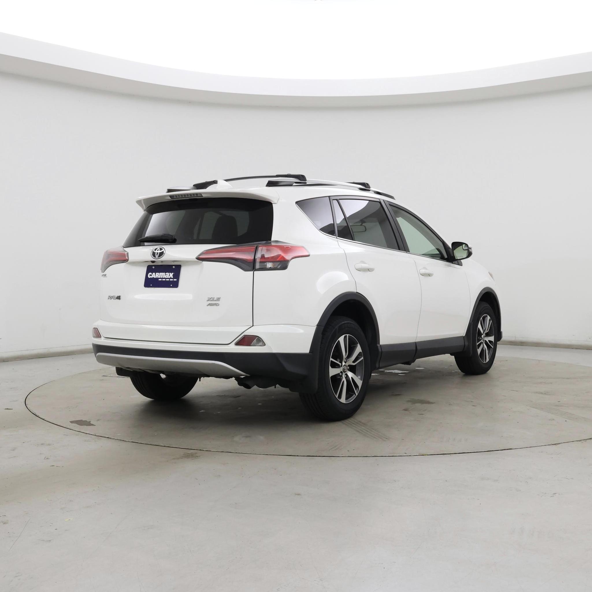 Thumbnail: 2016 Toyota RAV4 - 8