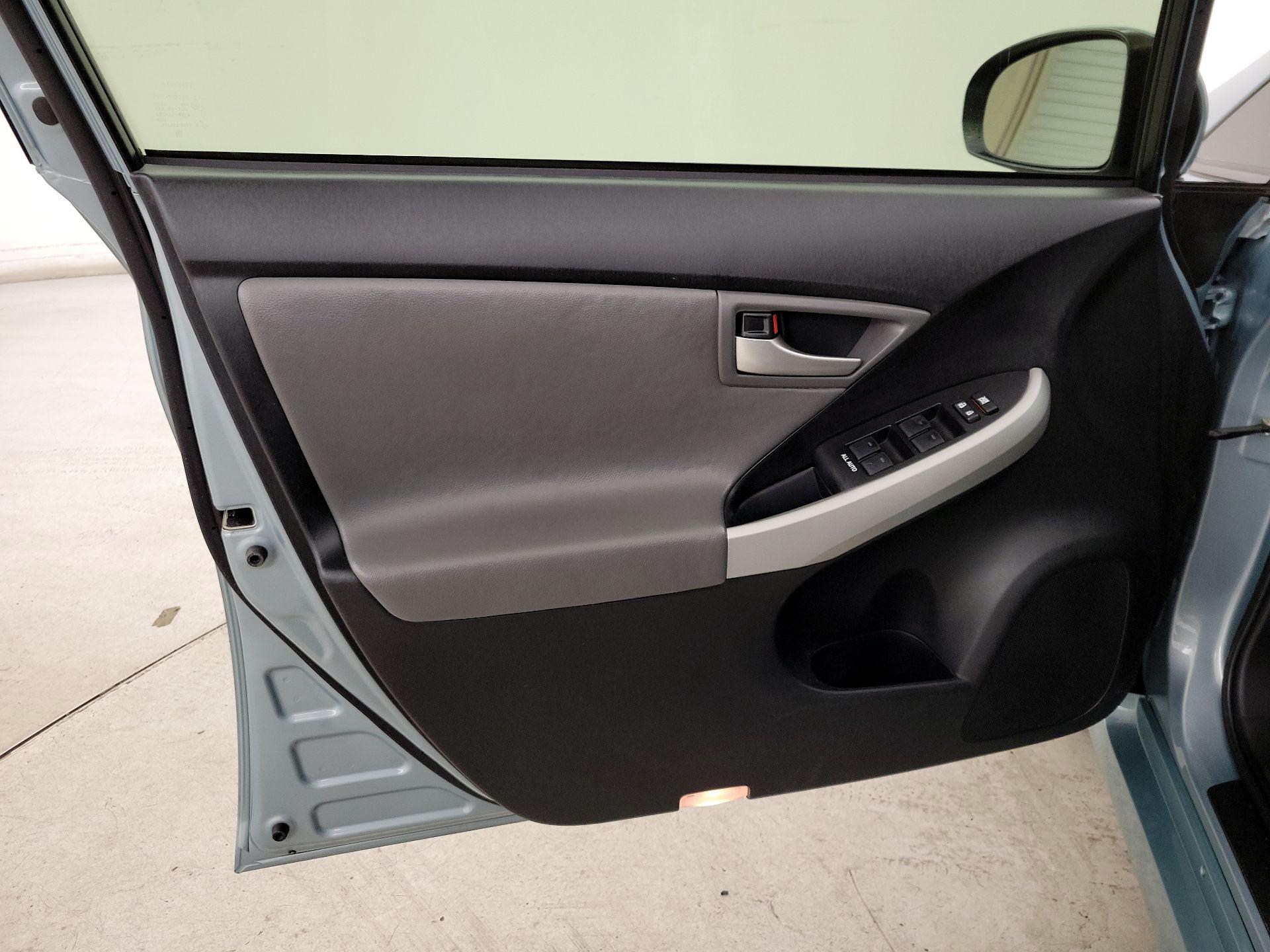 Thumbnail: 2014 Toyota Prius - 12