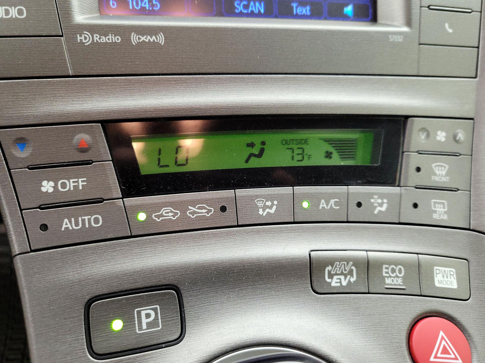 Thumbnail: 2014 Toyota Prius - 16