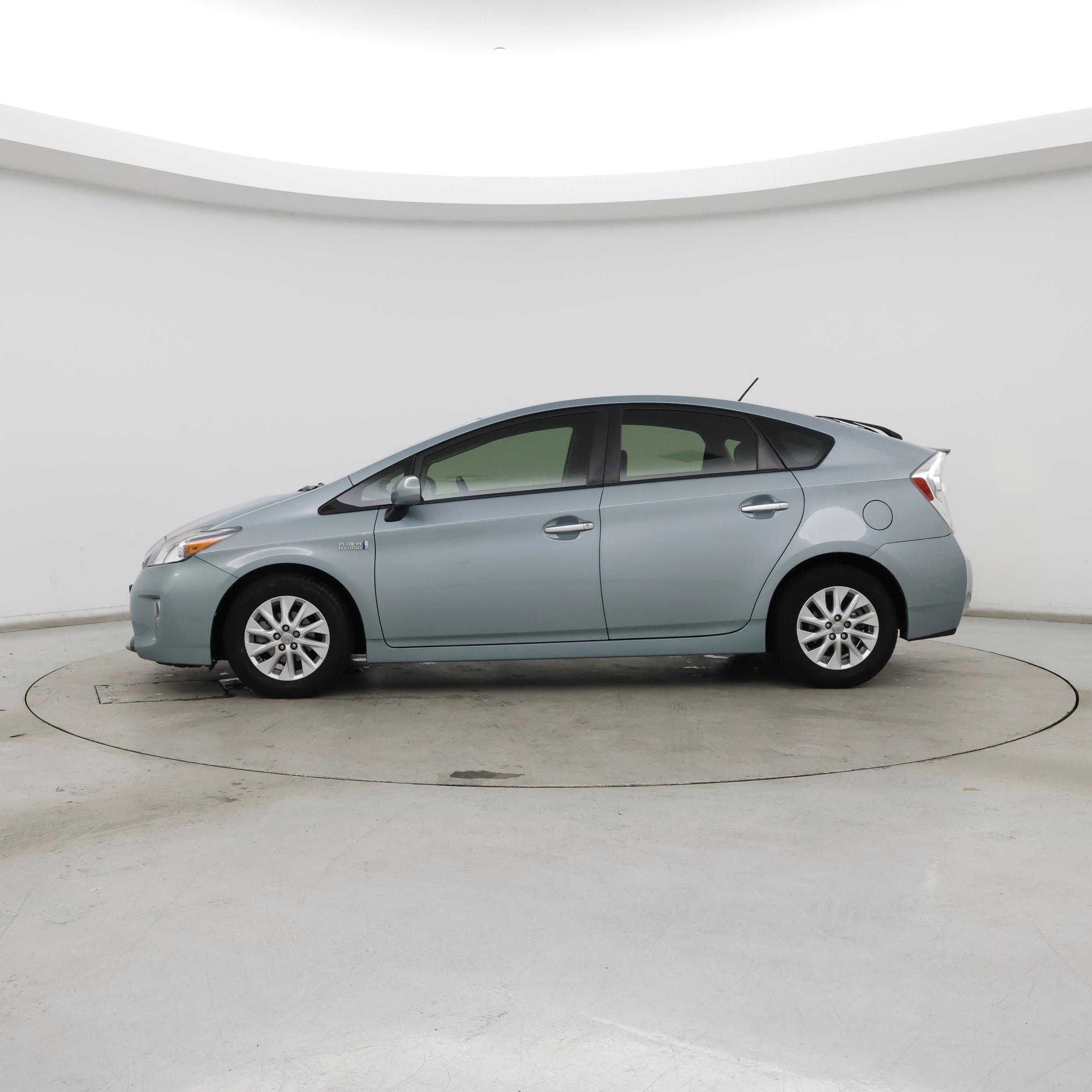 Thumbnail: 2014 Toyota Prius - 3