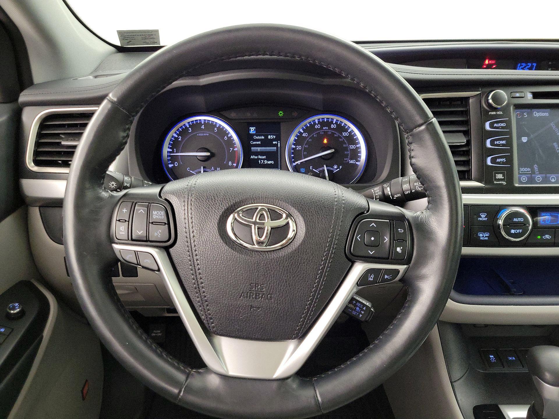 Thumbnail: 2019 Toyota Highlander - 10