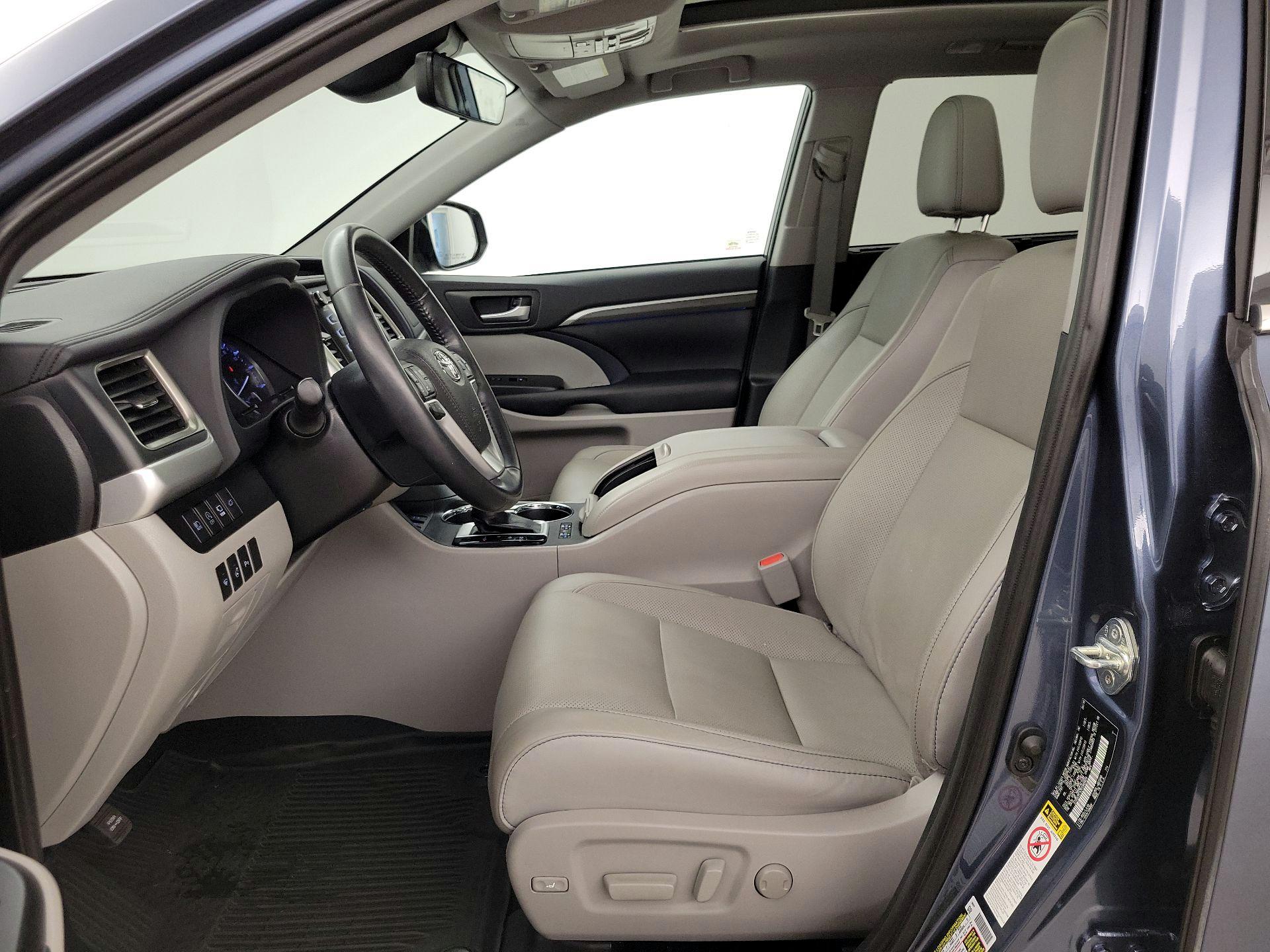 Thumbnail: 2019 Toyota Highlander - 11
