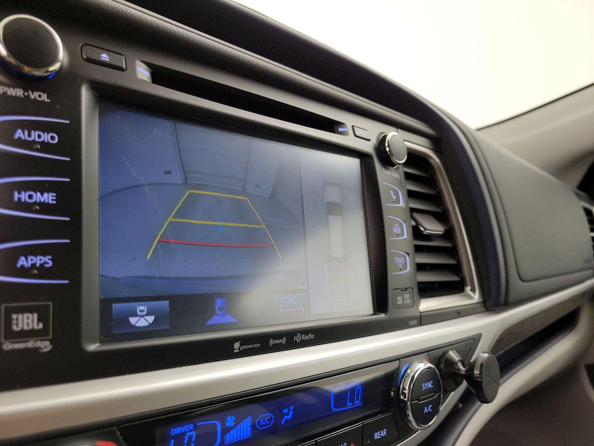 Thumbnail: 2019 Toyota Highlander - 15