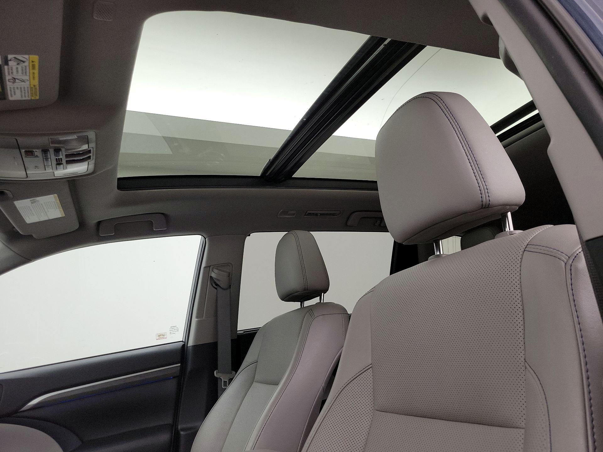 Thumbnail: 2019 Toyota Highlander - 20