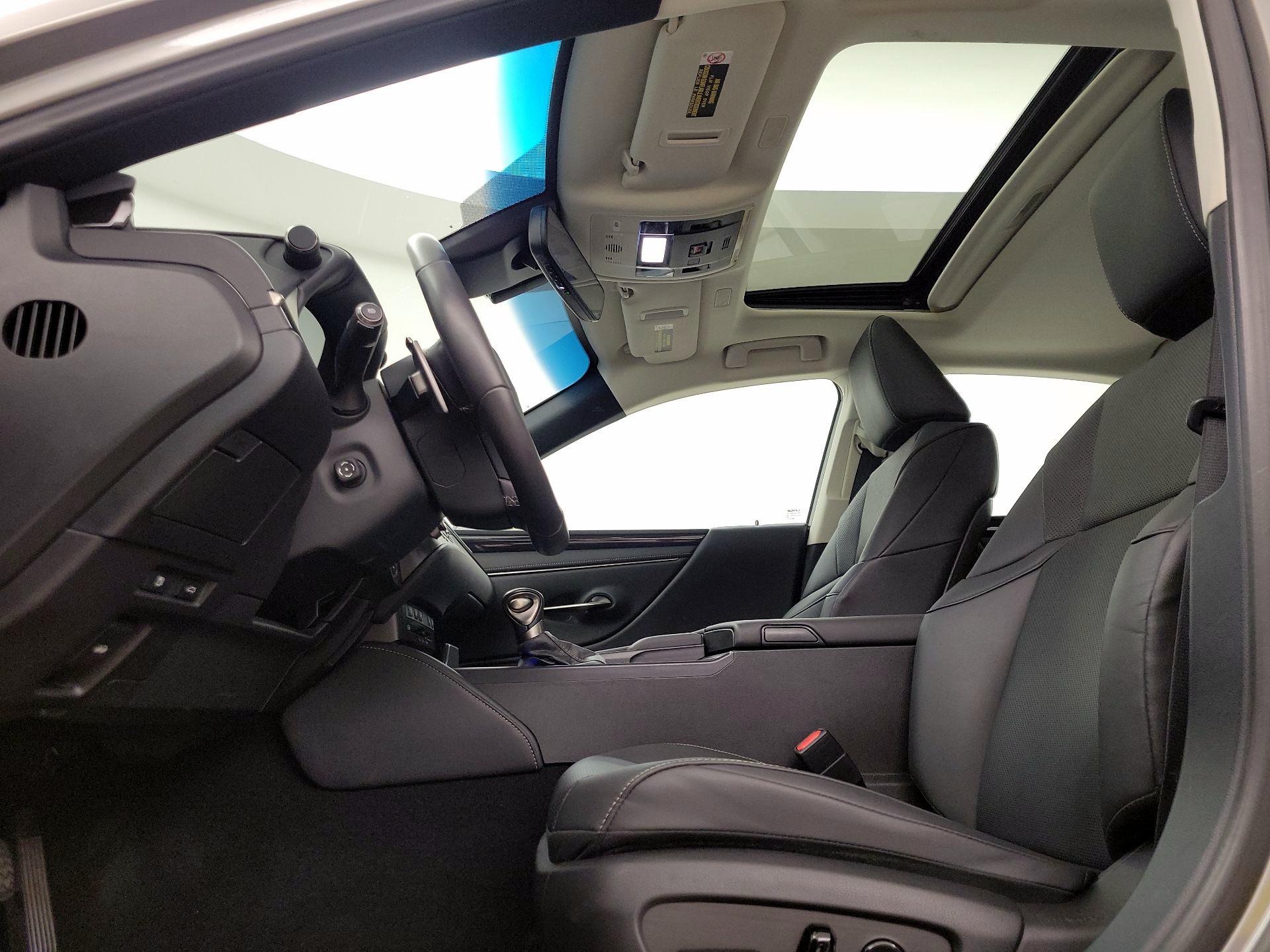 Thumbnail: 2021 Lexus ES - 20